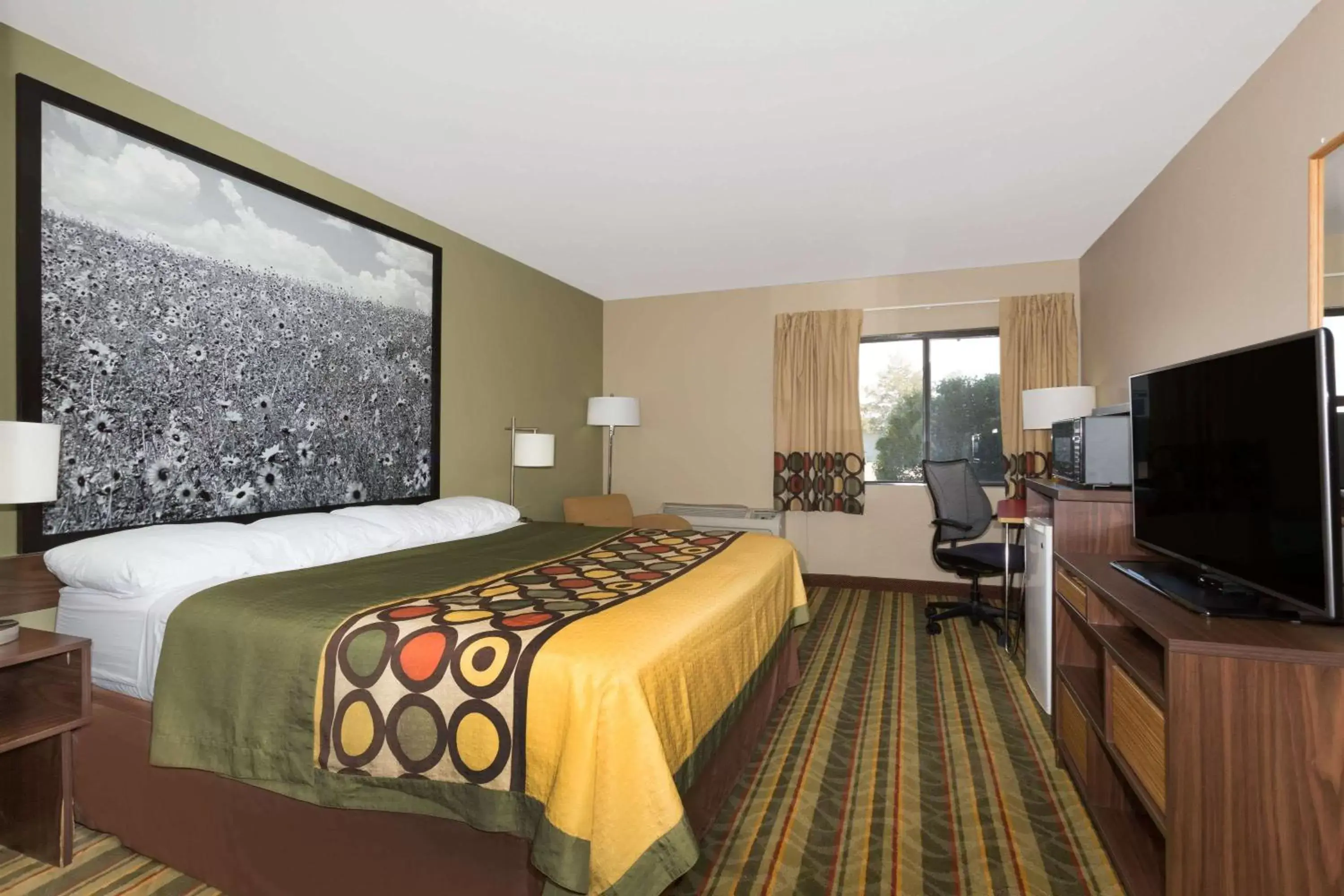 Photo of the whole room, Bed in Super 8 by Wyndham Sterling CO