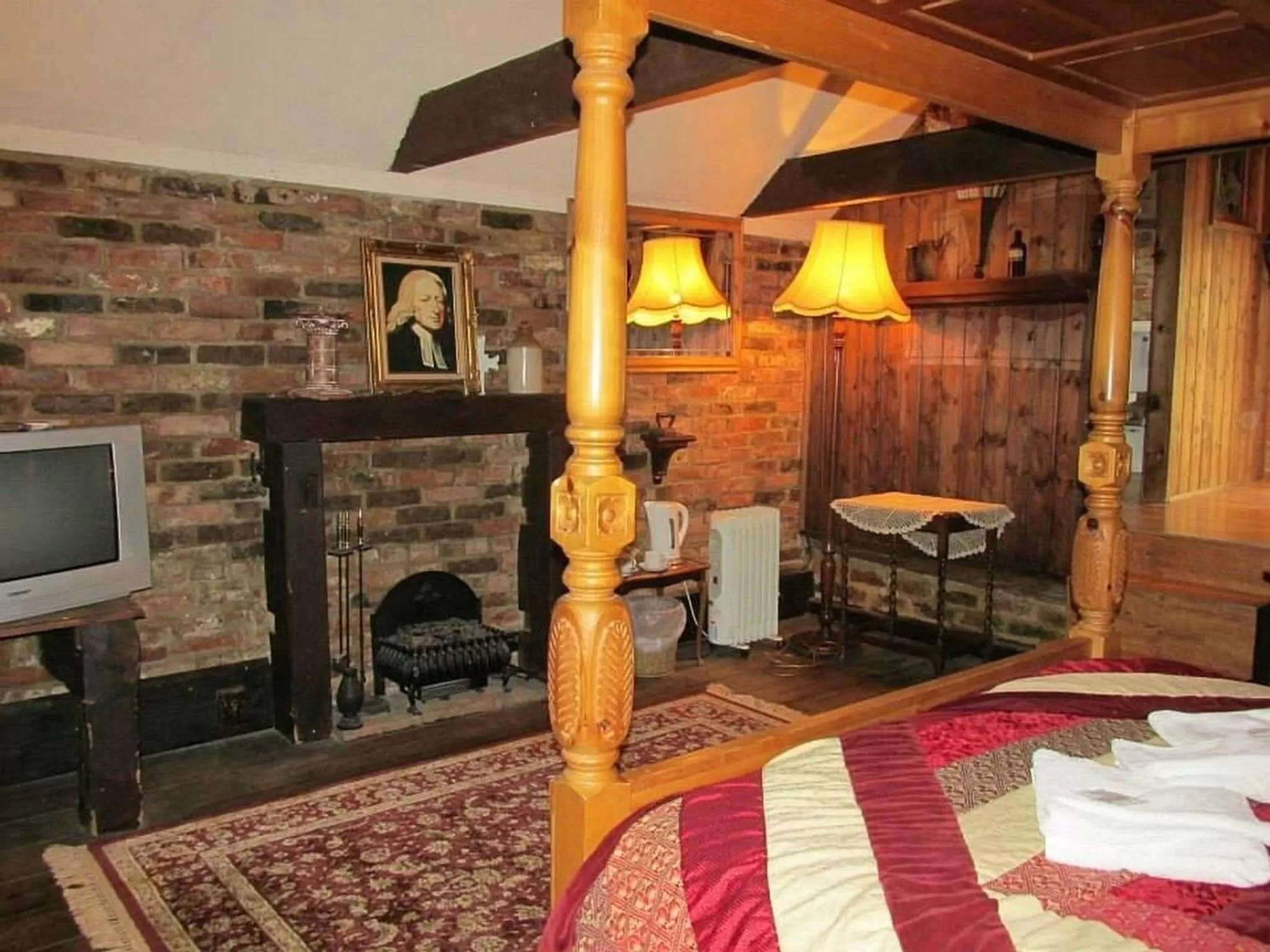 Bedroom in Red Lion Coaching Inn