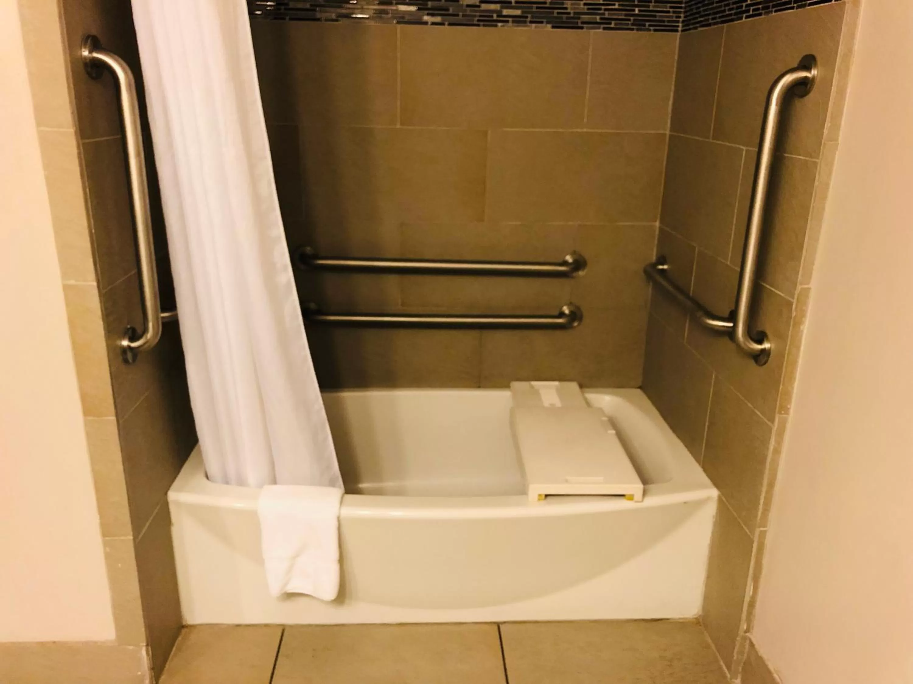 Country Inn & Suites by Radisson, Nashville Airport East, TN