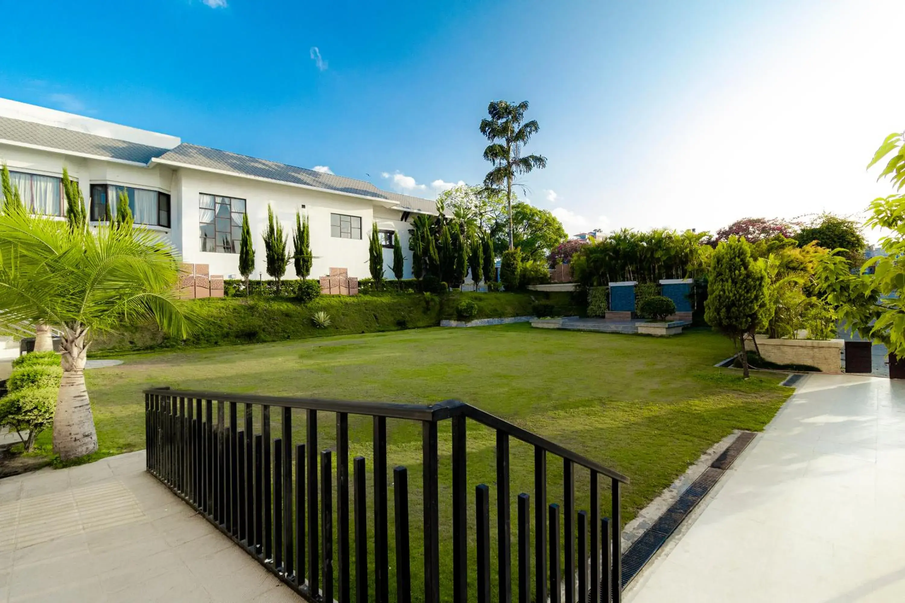 Garden, Property Building in Hotel Himalaya