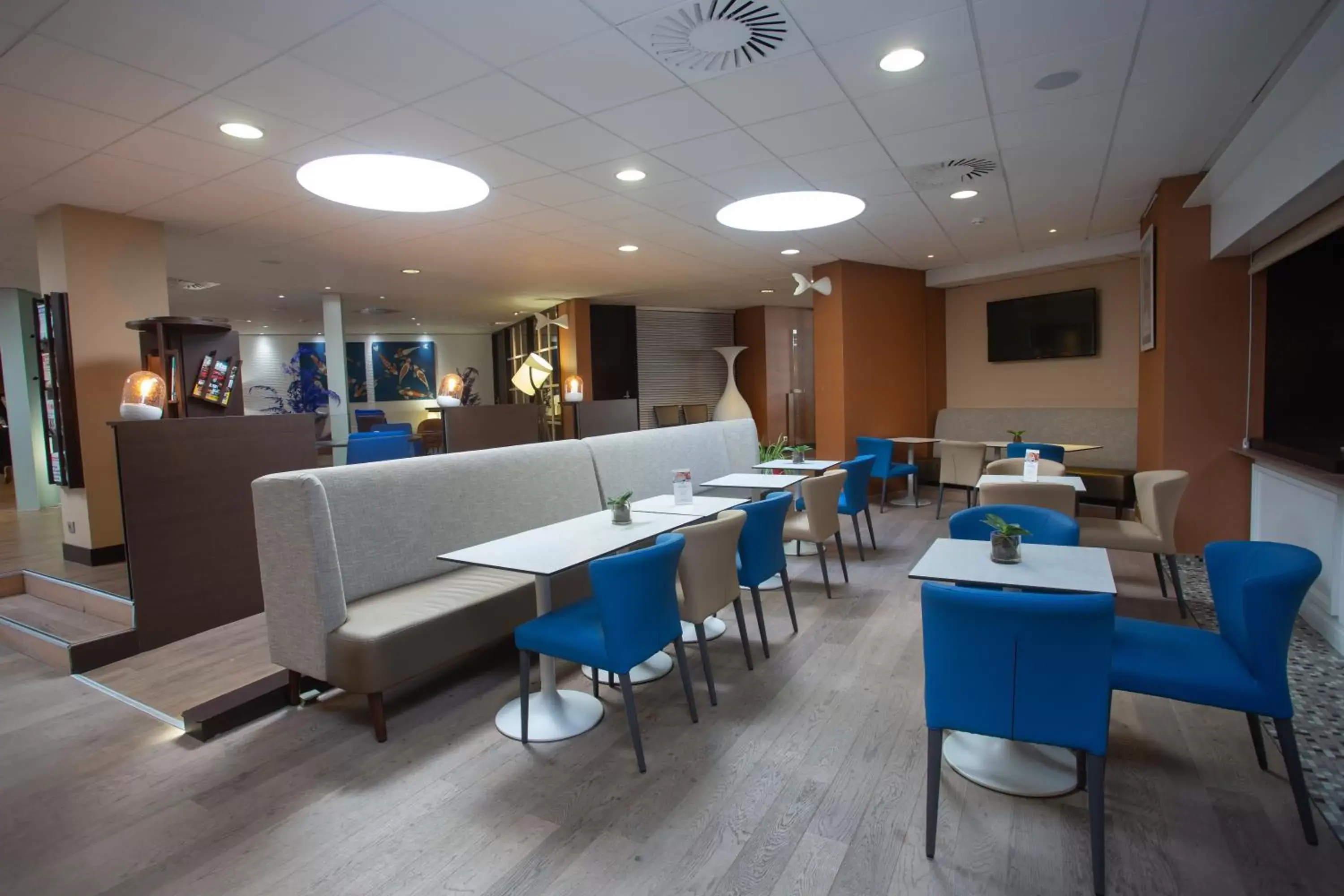 Lounge or bar, Restaurant/Places to Eat in Mercure Vannes Le Port