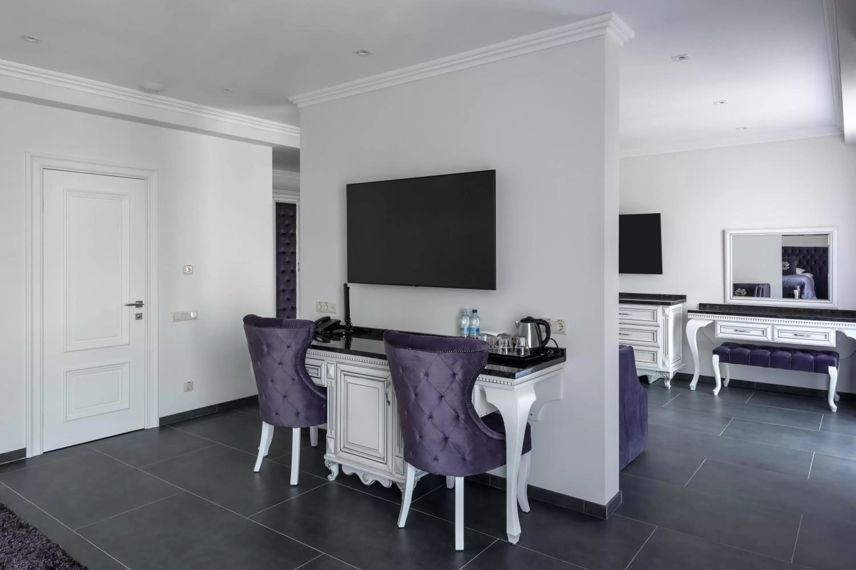 TV and multimedia, TV/Entertainment Center in Grand Royal