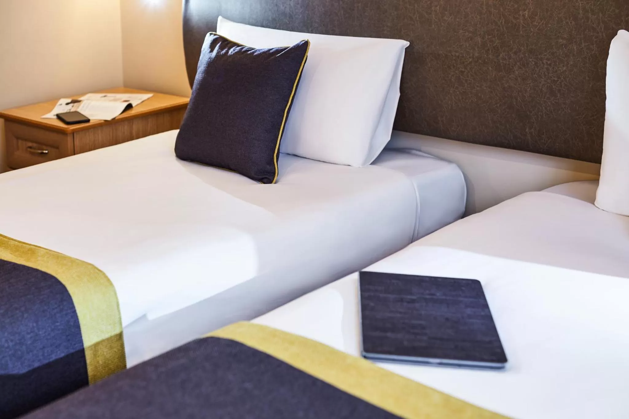 Bed in Mercure Newbury West Grange Hotel