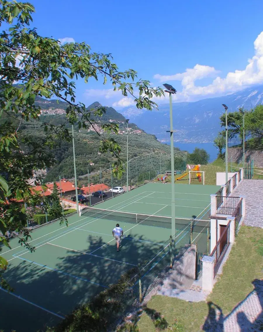 Tennis court in Hotel Garnì Al Poggio