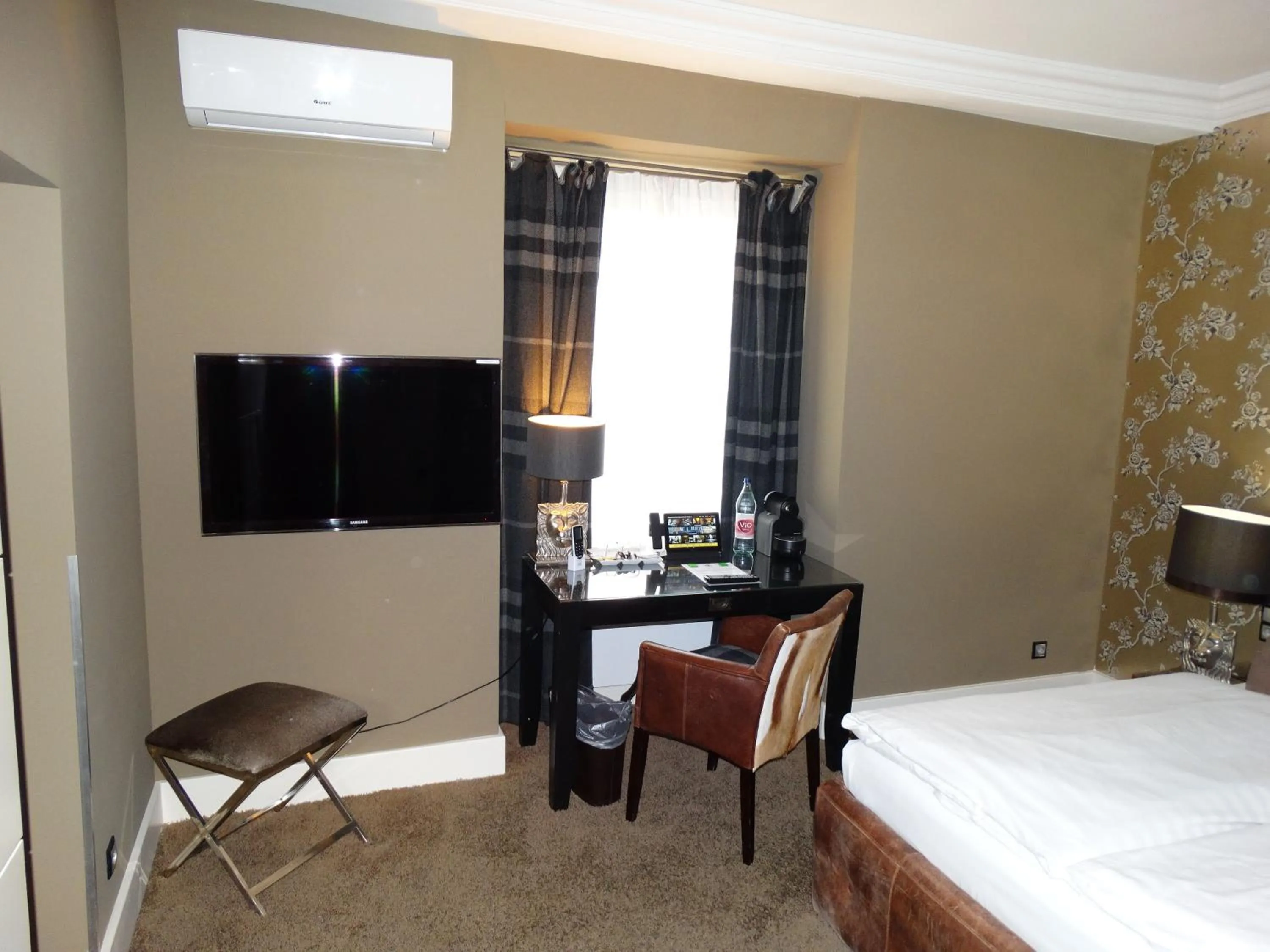 TV and multimedia, Bed in Boutique-Hotel GEORGES