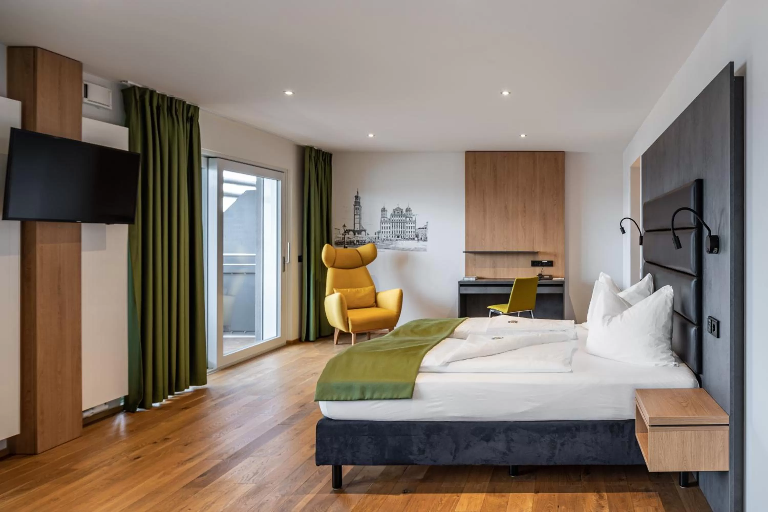 Photo of the whole room, Bed in Augsburg Hotel Sonnenhof