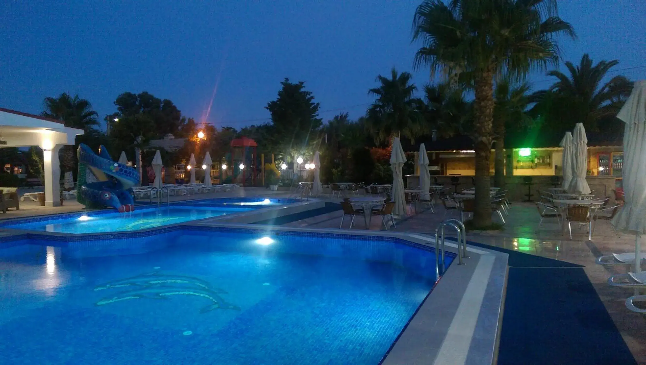 Night, Swimming Pool in Hotel Billurcu
