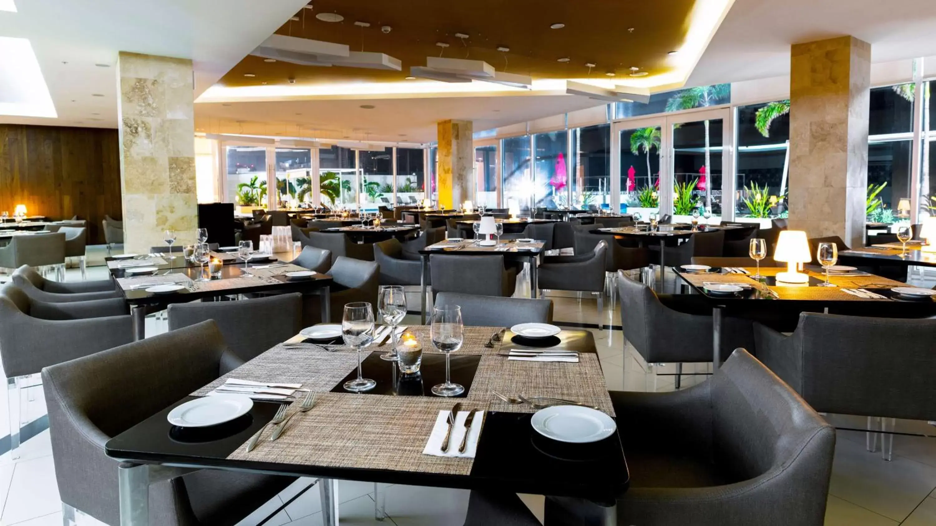 Restaurant/Places to Eat in DoubleTree by Hilton Mazatlan, SIN