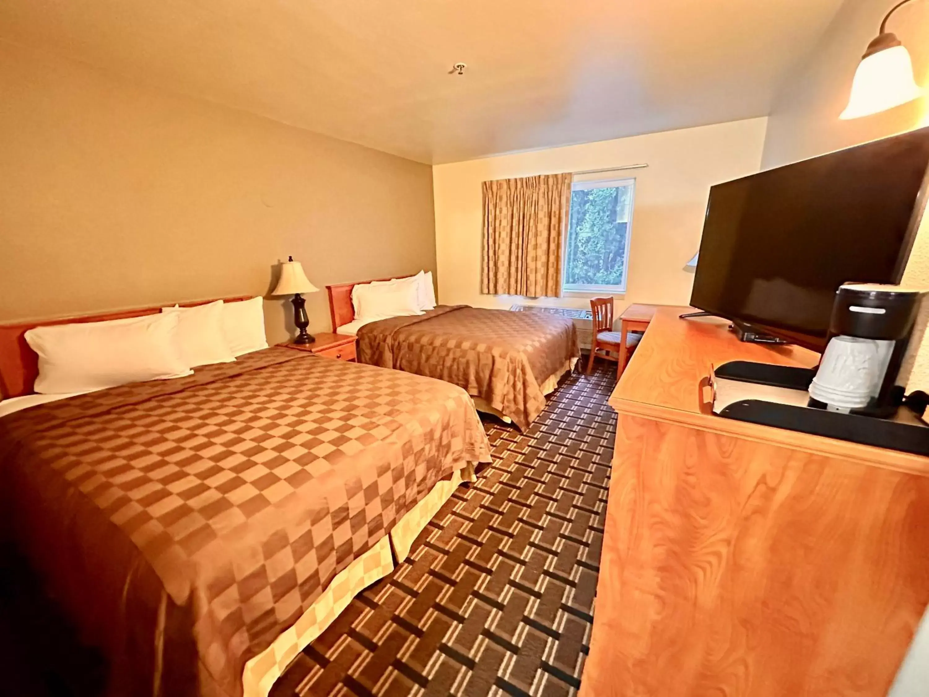 Bedroom, Bed in FairBridge Inn & Suites Kellogg