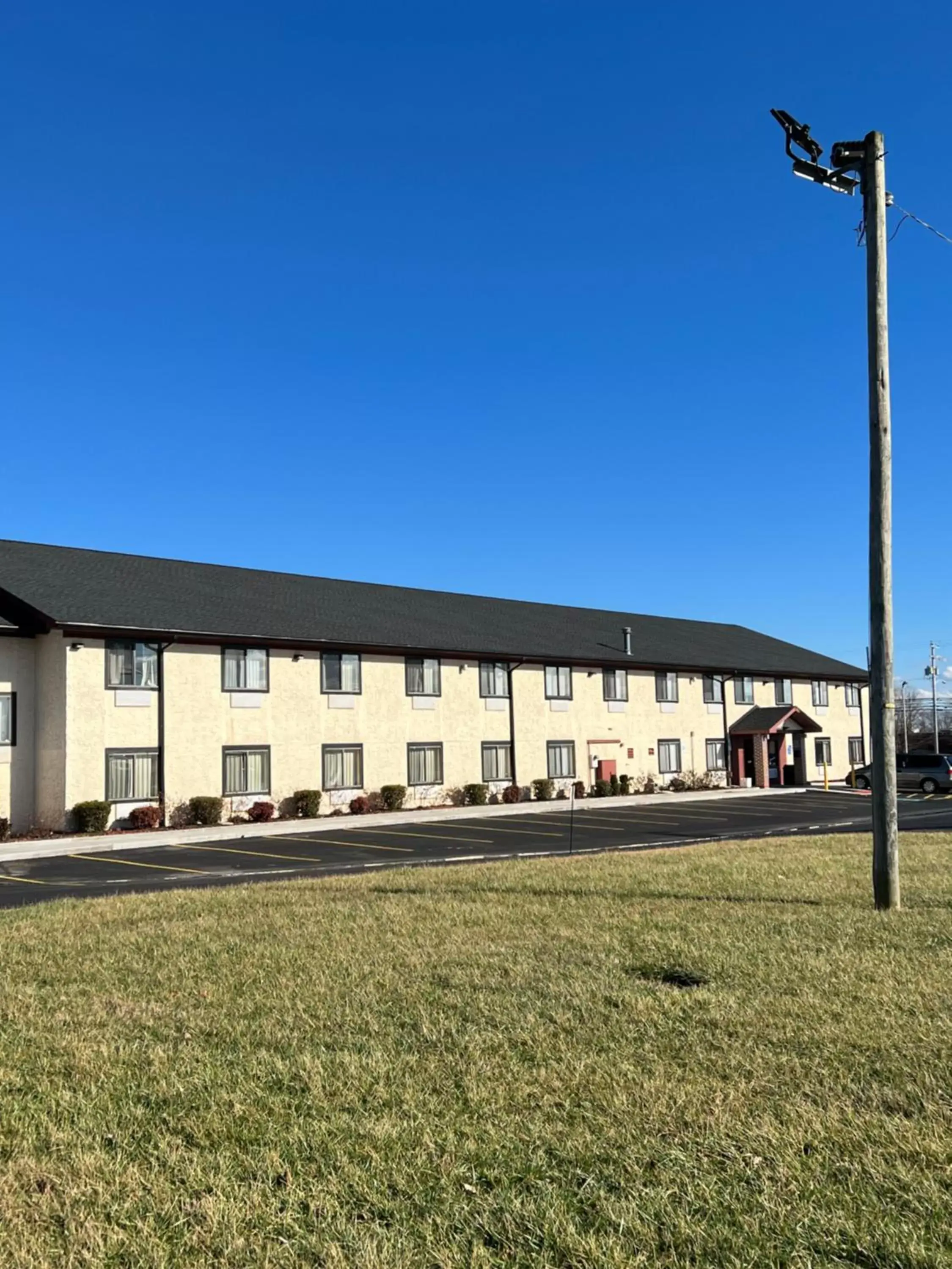 Property Building in Super 8 by Wyndham Campbellsville KY