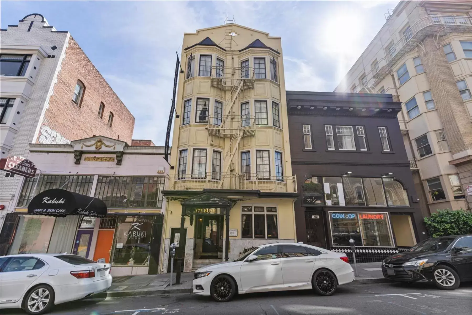 Property Building in Golden Gate Hotel