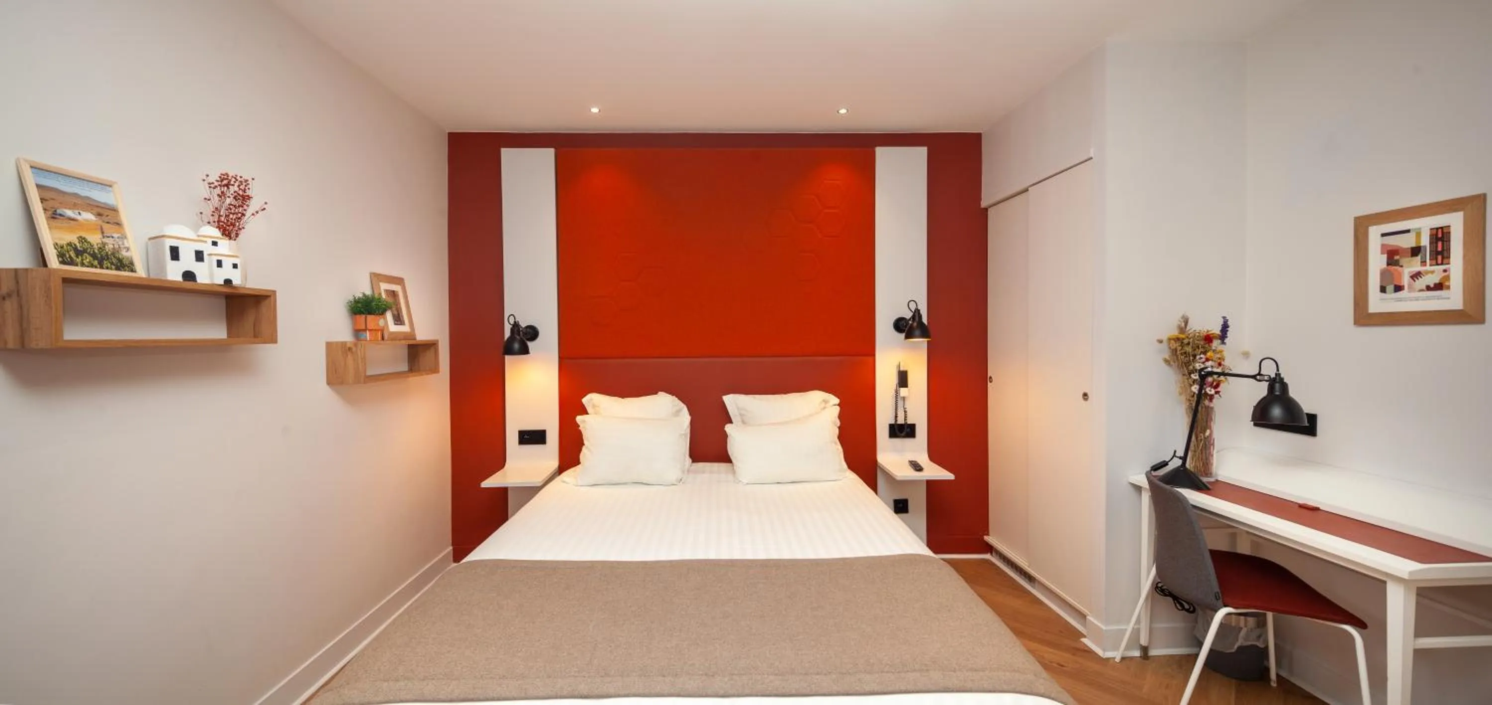 Bedroom, Bed in Hôtel Vendome Saint-Germain