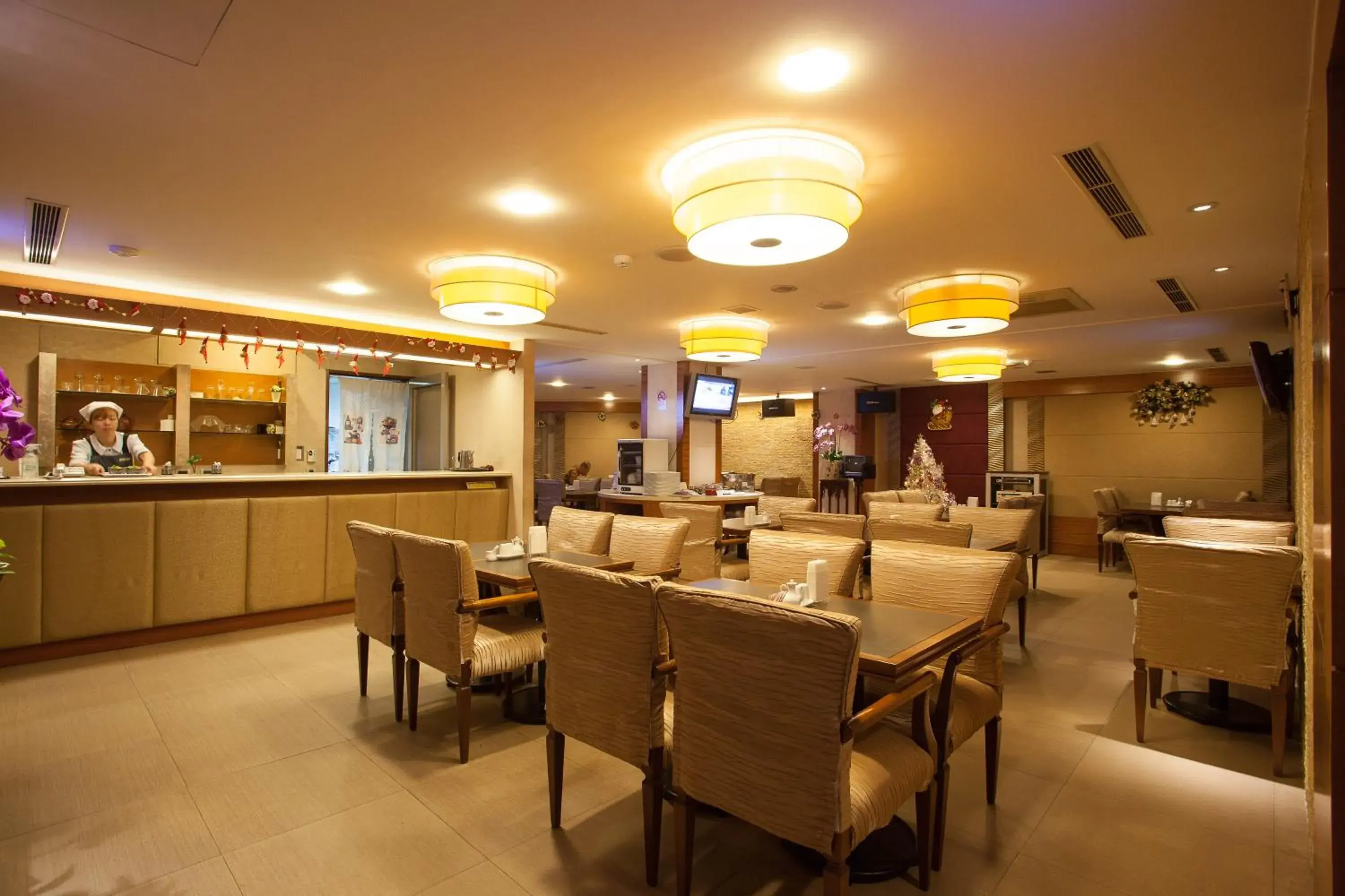 Restaurant/Places to Eat in Rich Garden Hotel