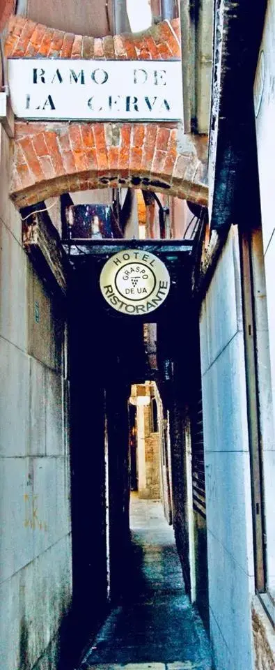 Property logo or sign, Facade/Entrance in Hotel al Graspo de Ua