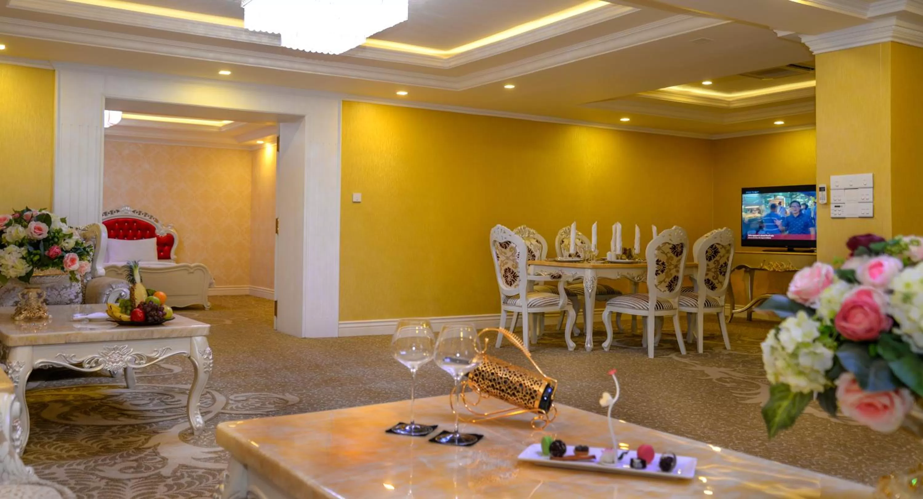 TV and multimedia in The Grand Kandyan