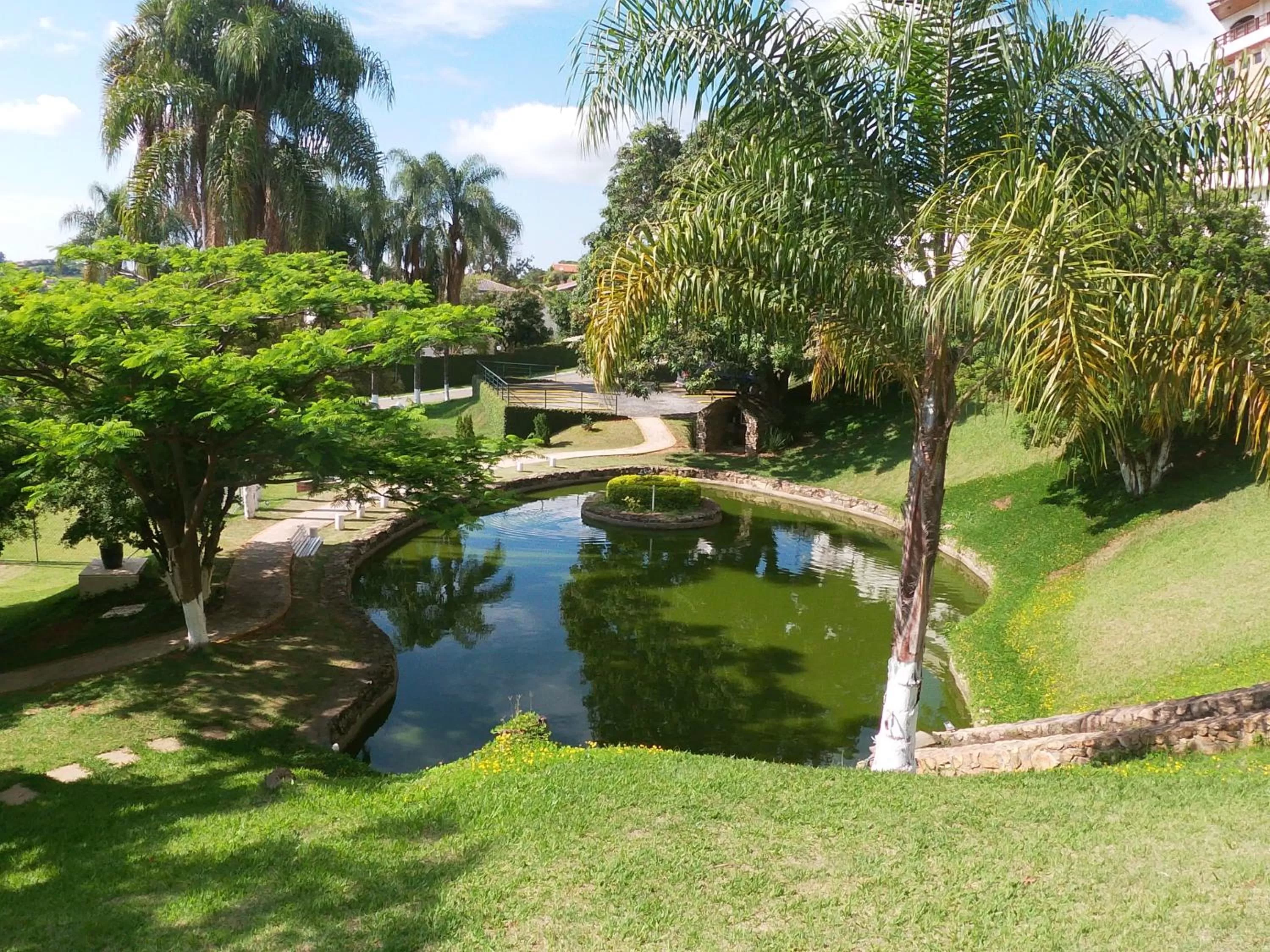 Garden, Swimming Pool in Condomínio Flat Piemonte