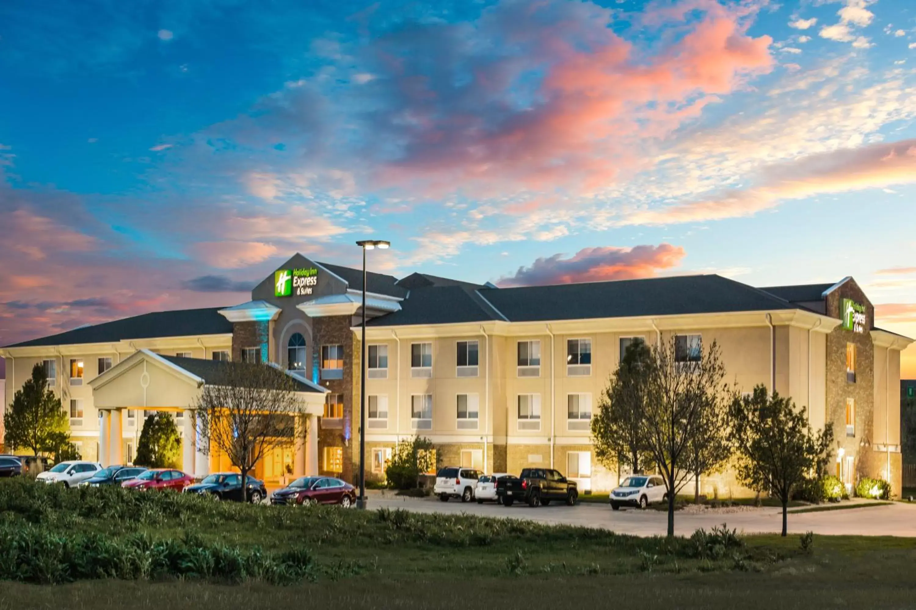 Property Building in Holiday Inn Express Hotel & Suites Bellevue-Omaha Area, an IHG Hotel