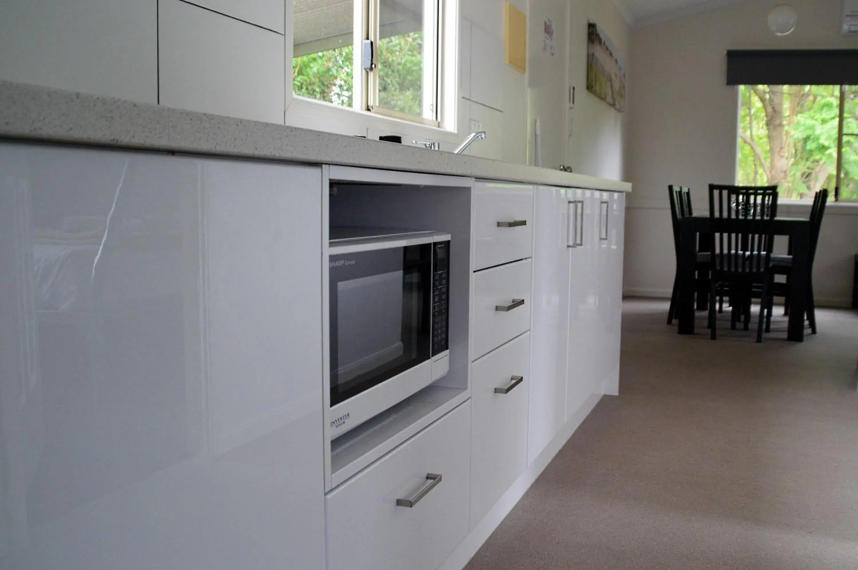 Kitchen or kitchenette, TV/Entertainment Center in Discovery Parks - Perth Airport