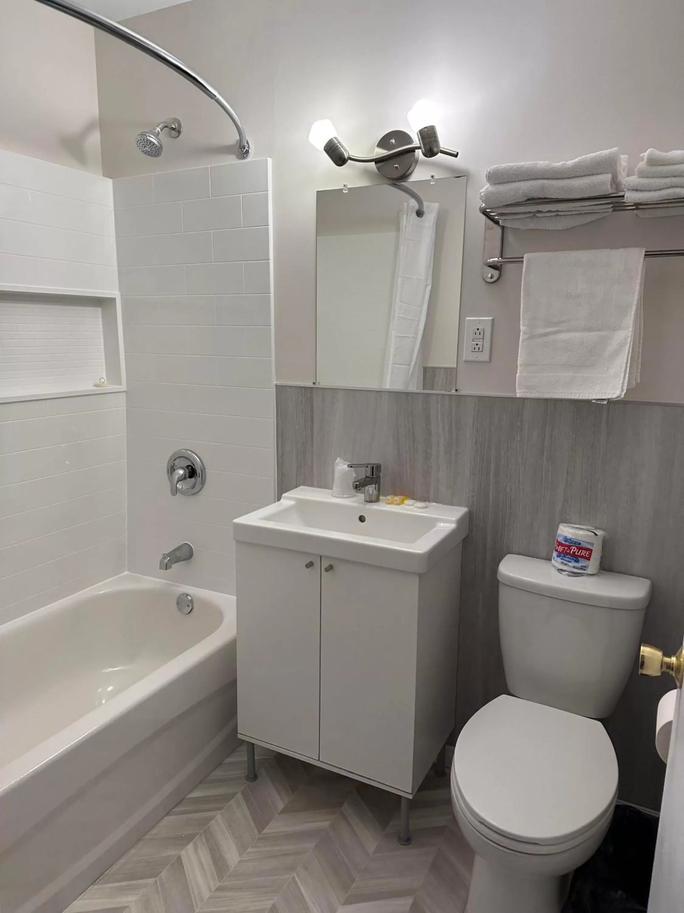 Bathroom in Yellow Quill Motel