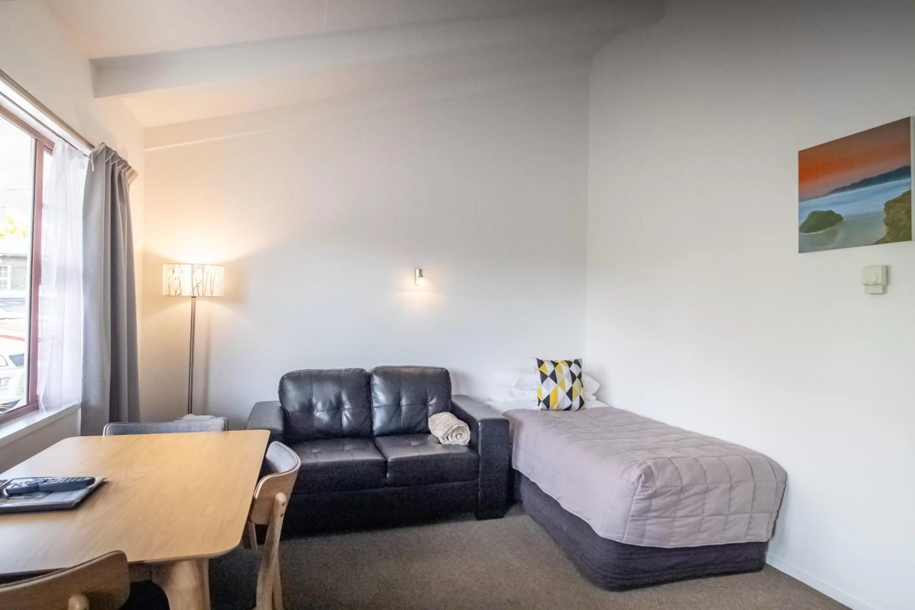 Living room in Colonial Lodge Motel