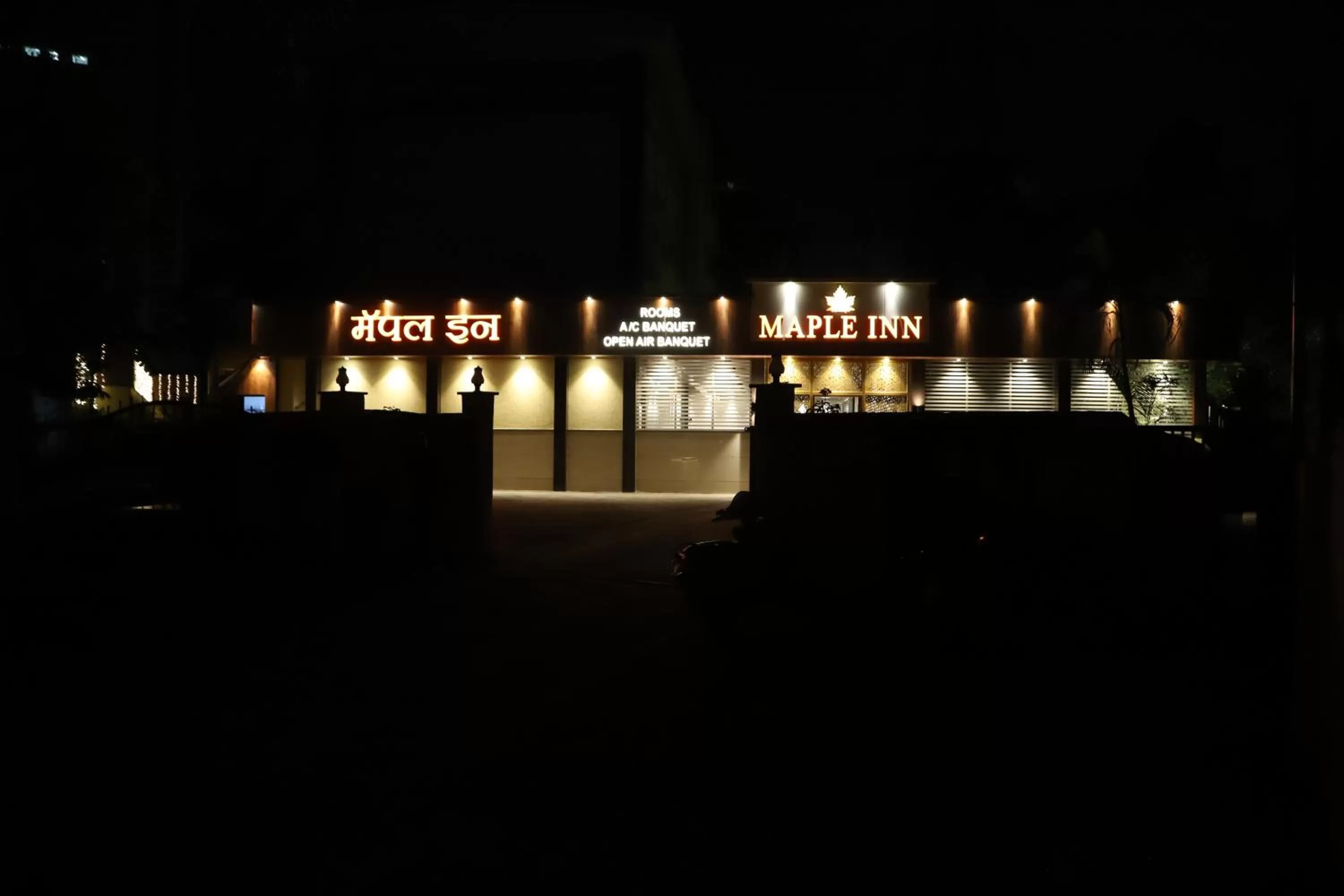 Night, Property Building in Maple Inn