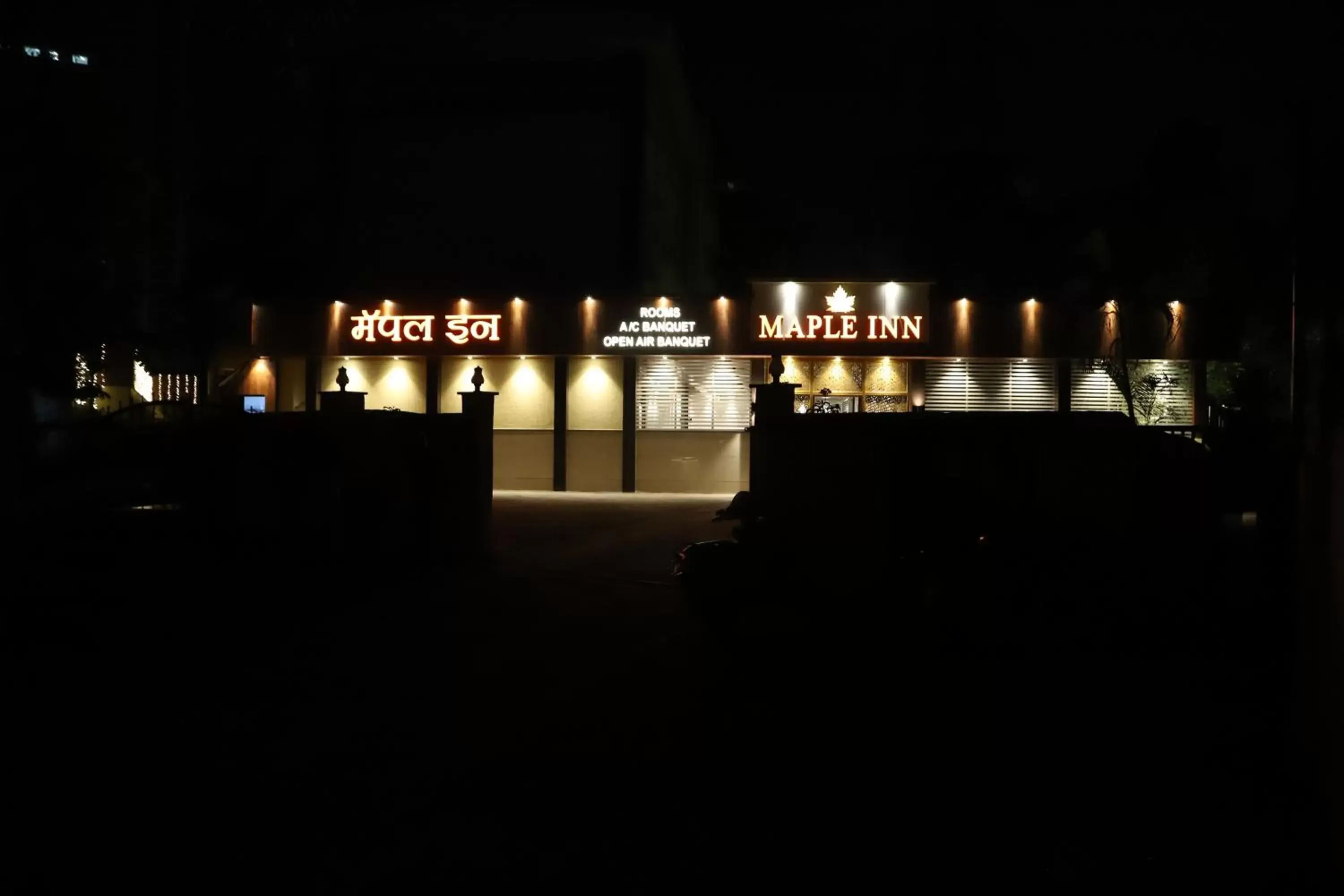 Night, Property Building in Maple Inn Night, Property Building in Maple Inn