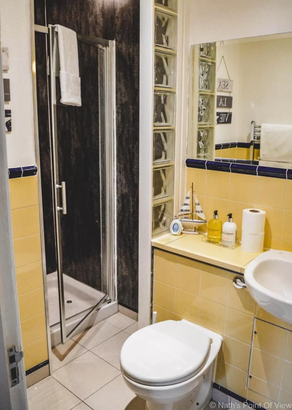 Bathroom in Redstones