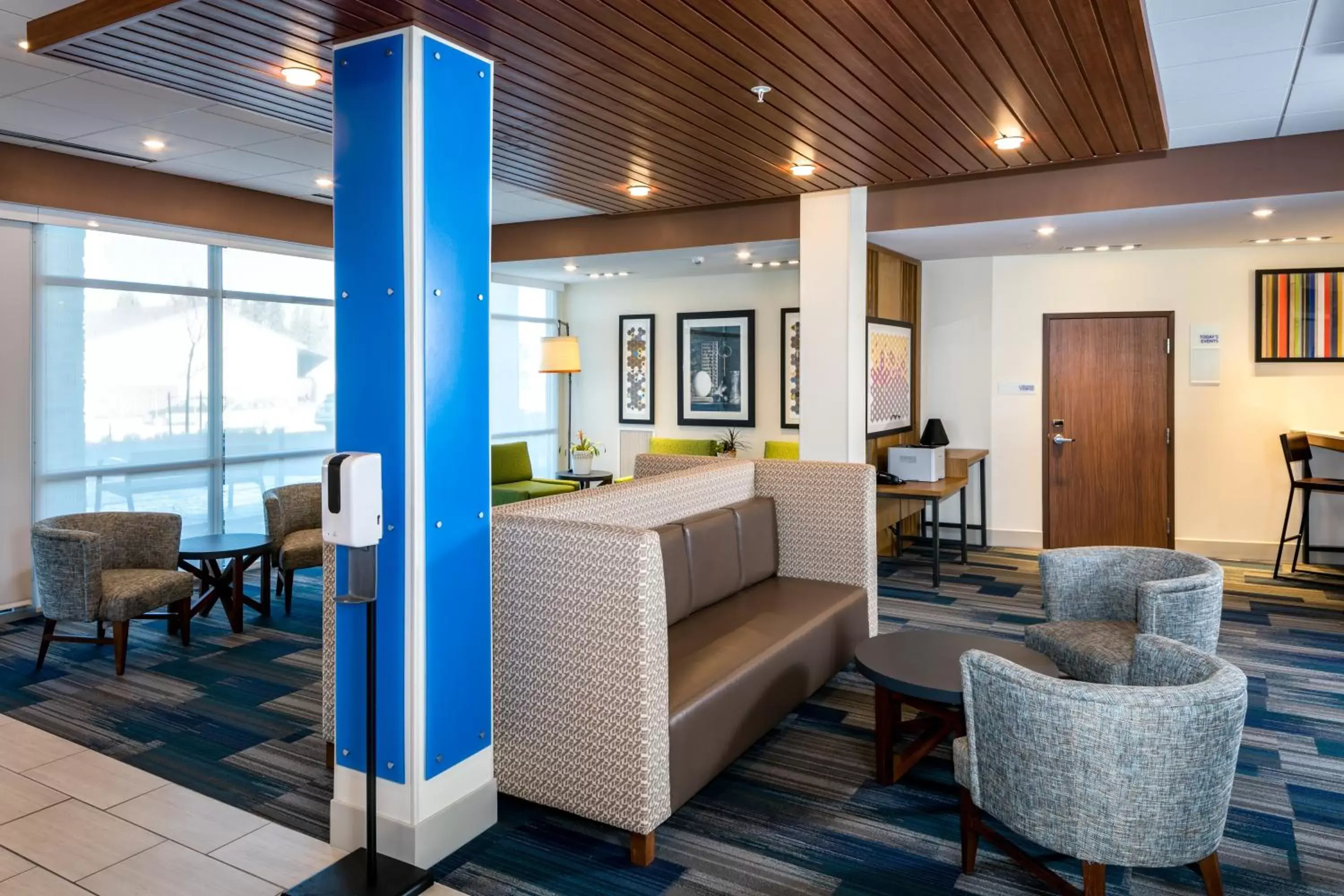 Property building, Lobby/Reception in Holiday Inn Express & Suites - Bend South, an IHG Hotel