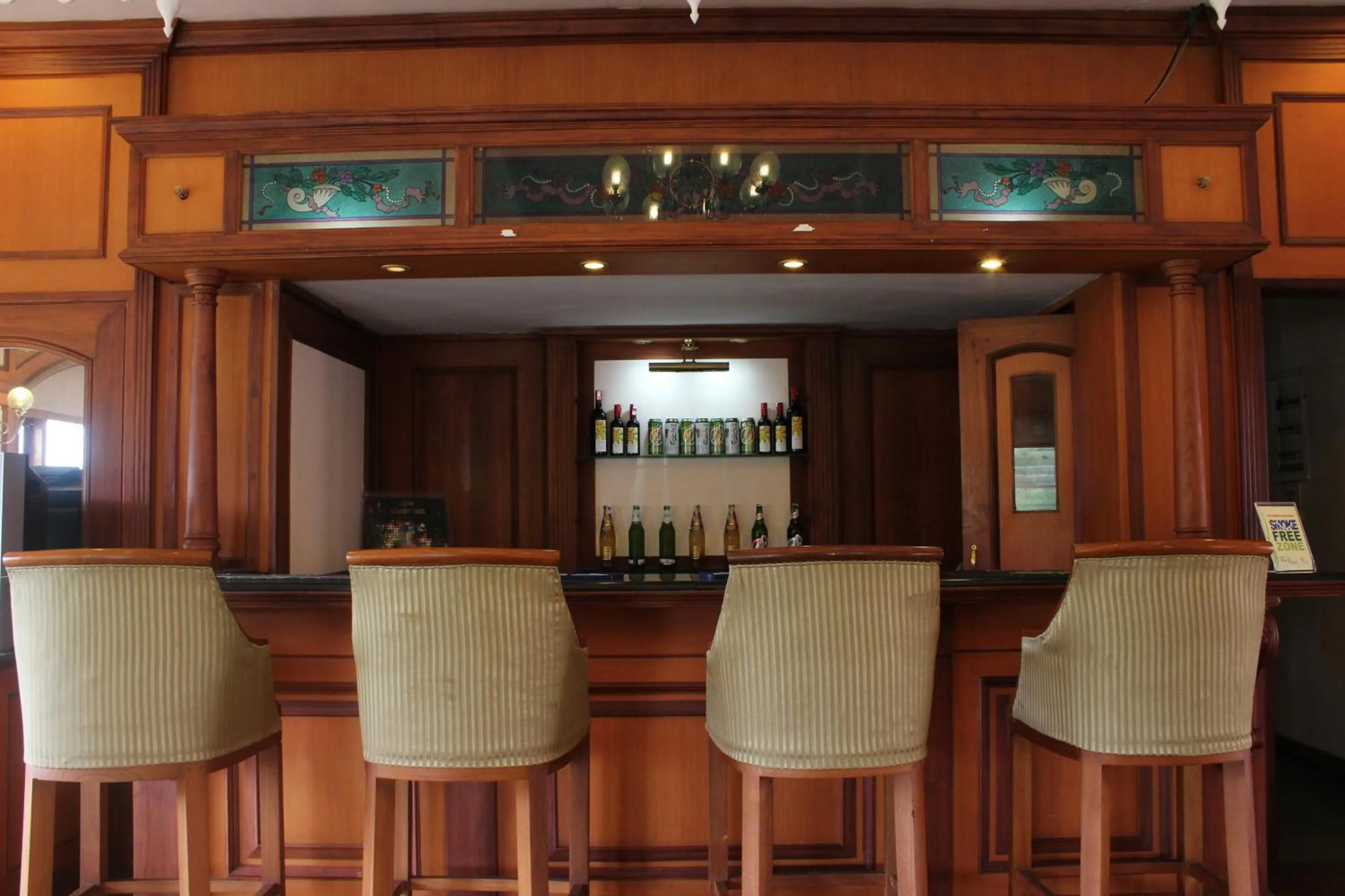 Restaurant/places to eat in KTDC Tea county