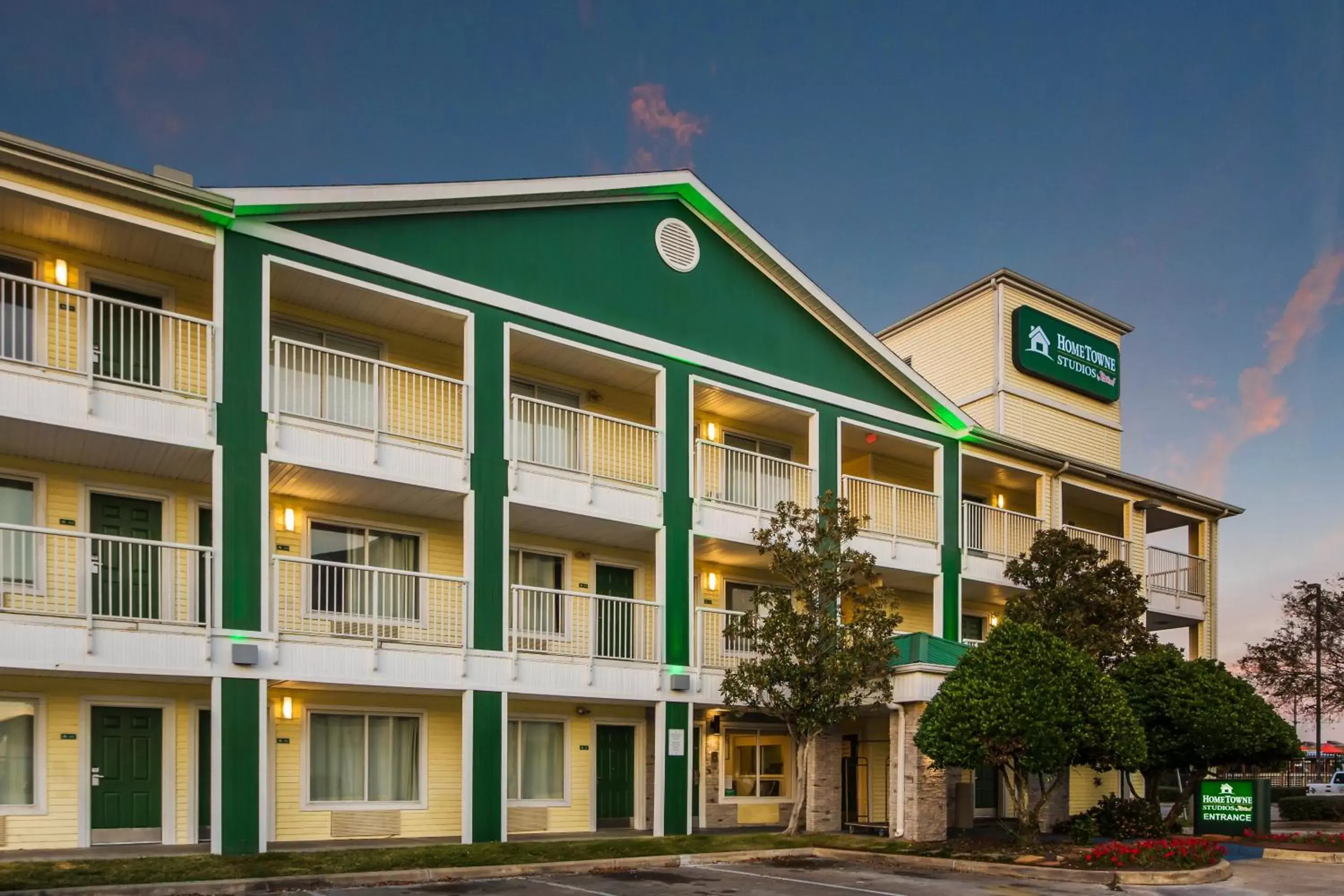 Property building in HomeTowne Studios by Red Roof Houston - West Oaks - Energy Corridor Property building in HomeTowne Studios by Red Roof Houston - West Oaks - Energy Corridor