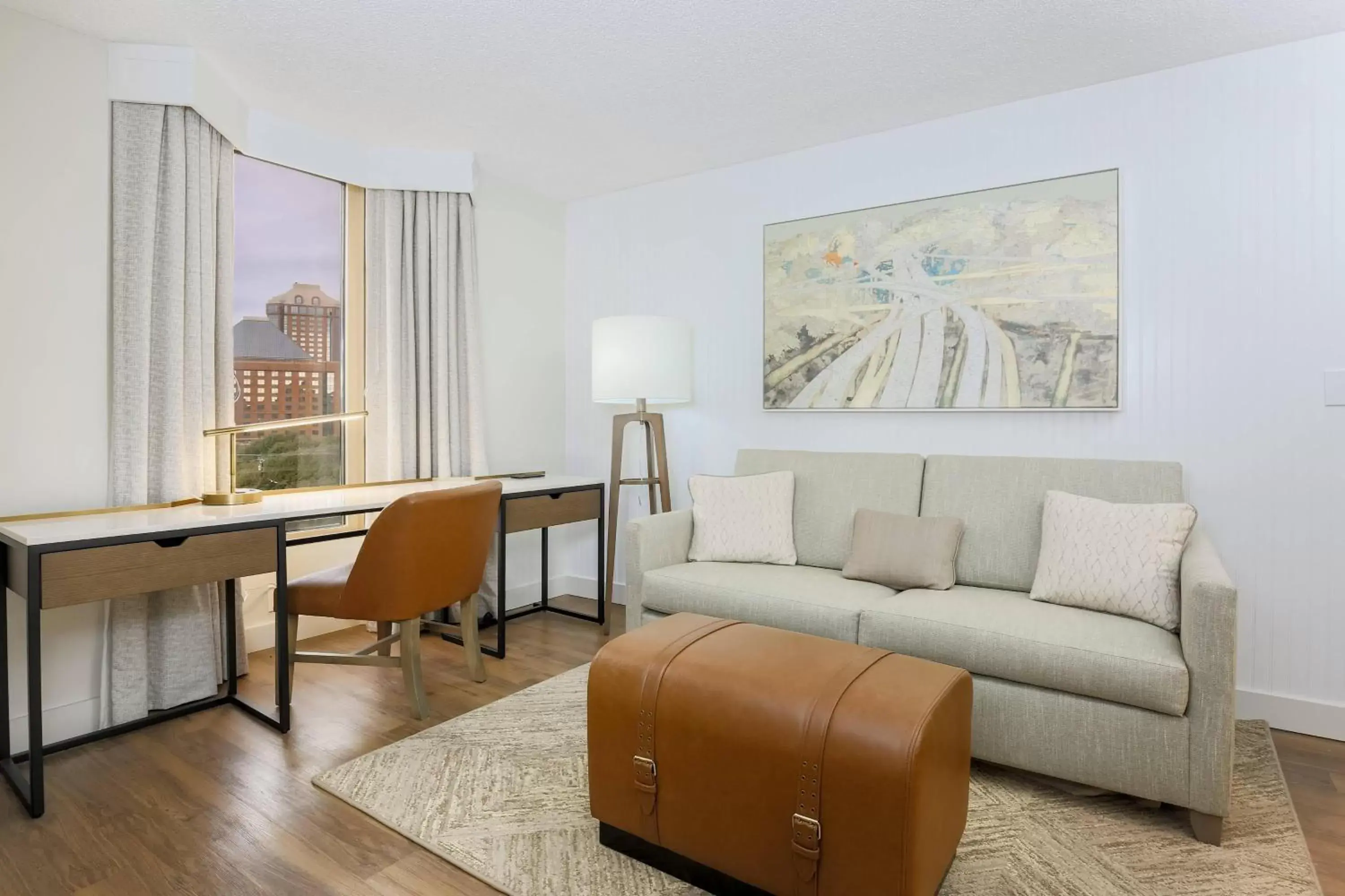 Living room, Seating Area in Sheraton Suites Market Center Dallas