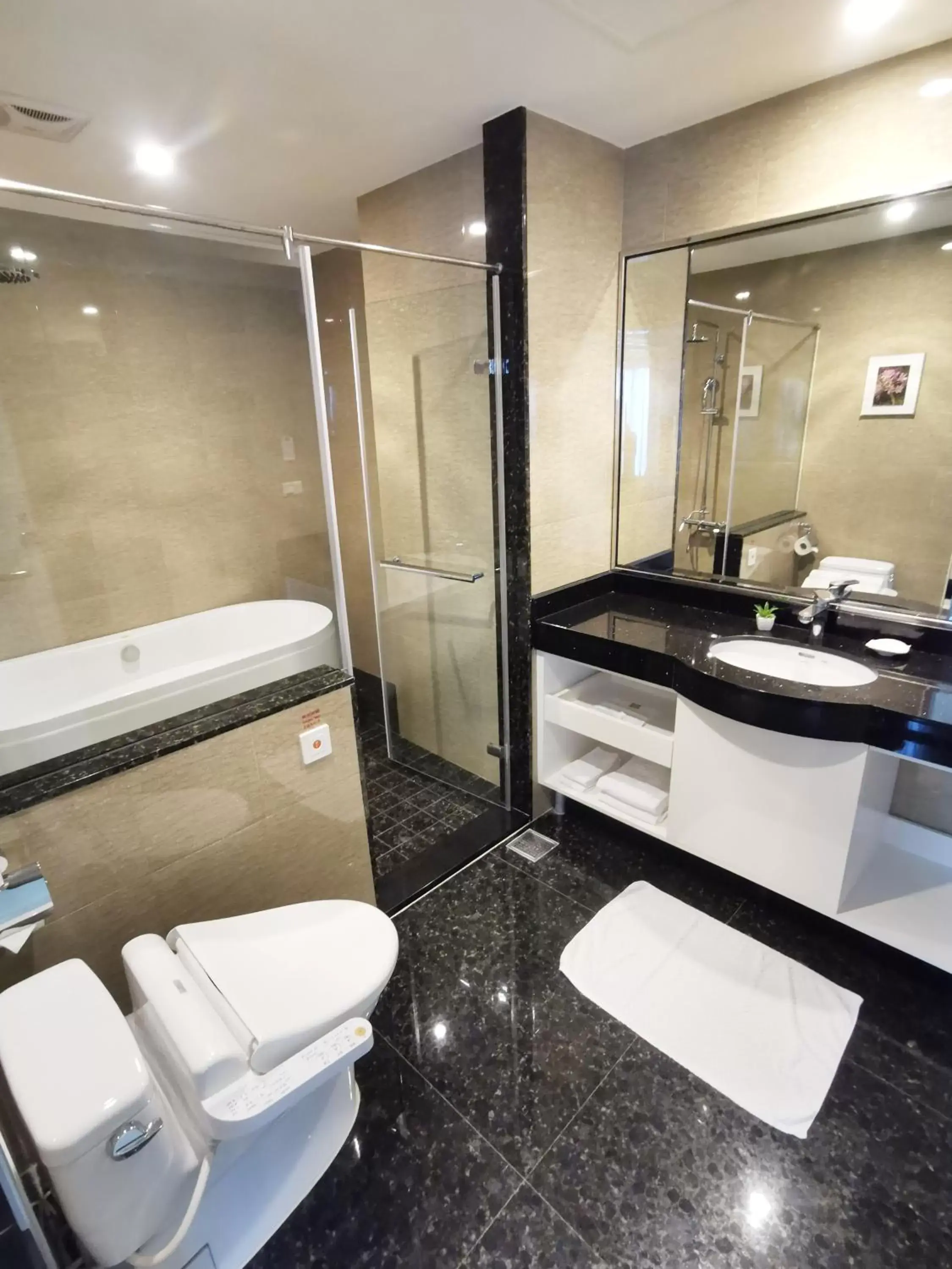 Bathroom in Lishiuan Hotel