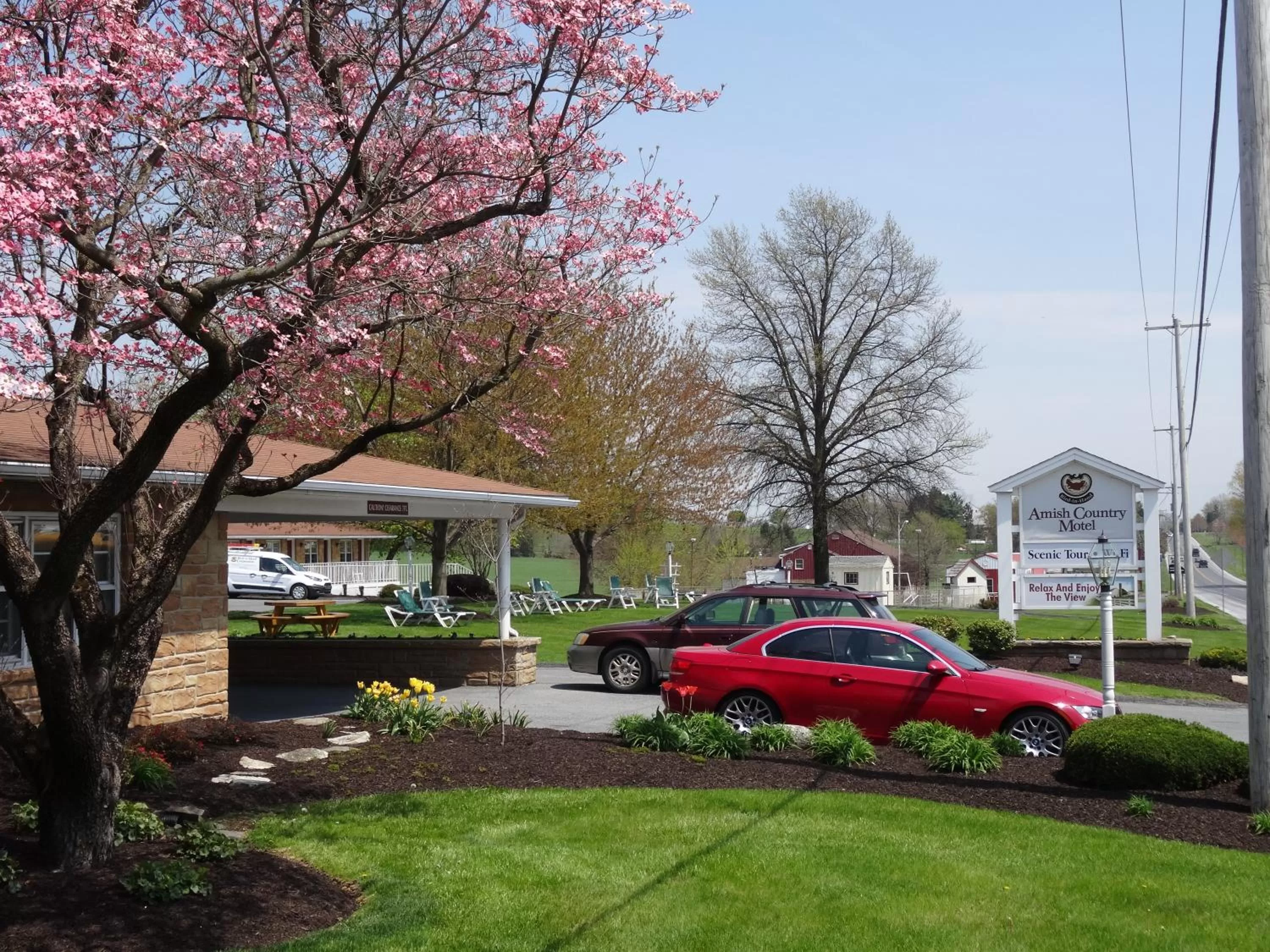 Facade/entrance in Amish Country Motel