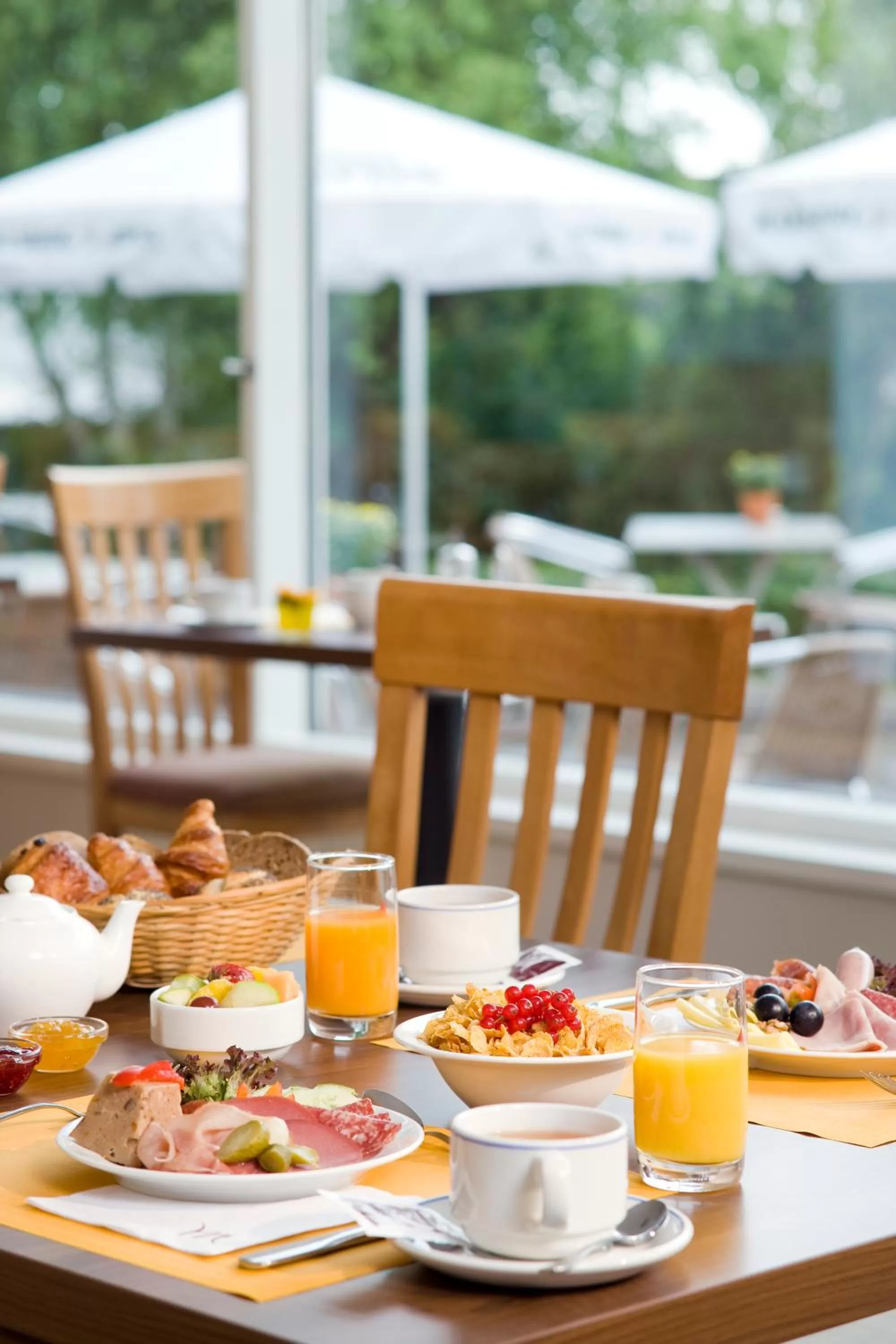 American breakfast in Mercure Hotel Saarbrücken Süd