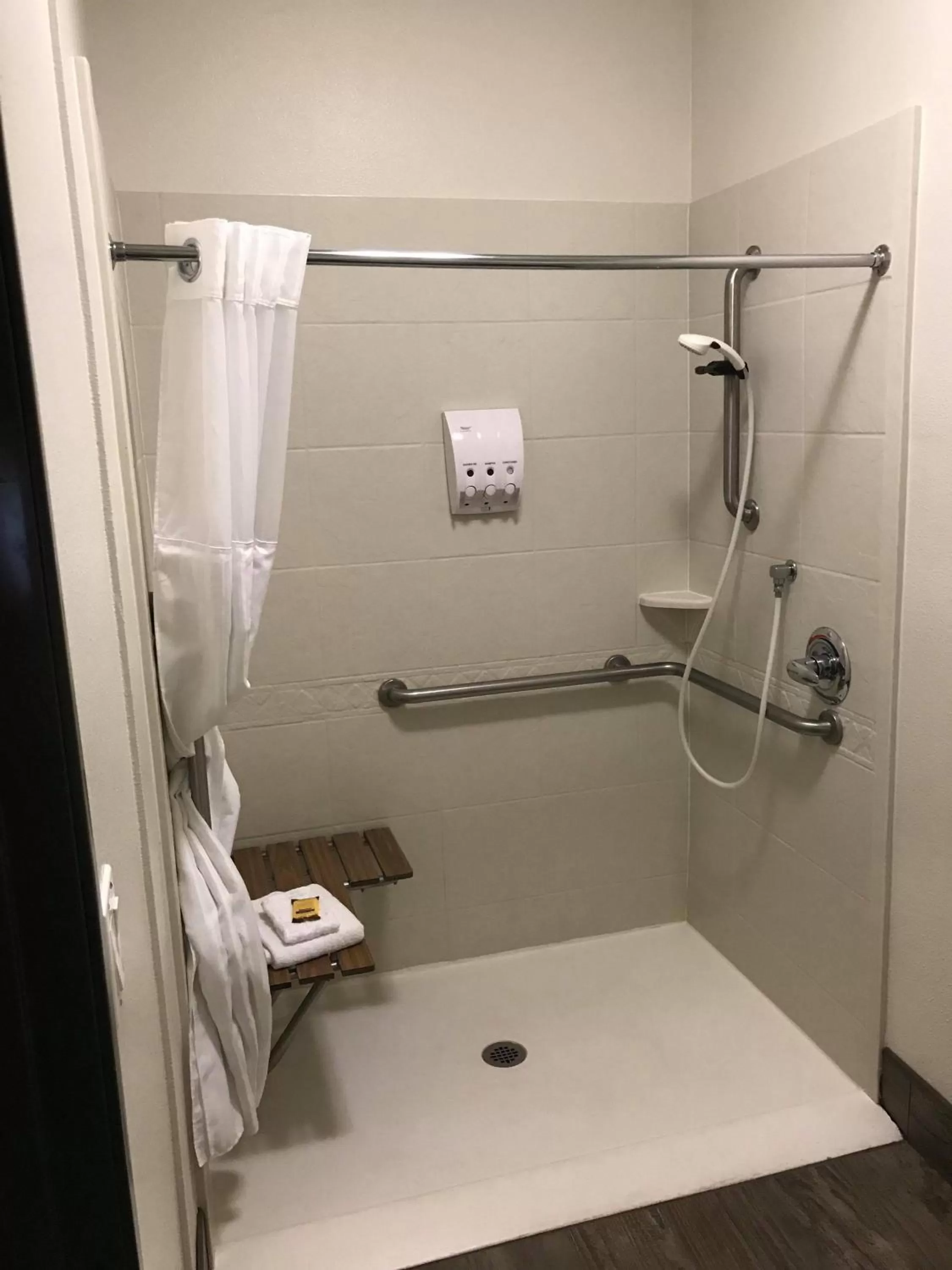 Shower in Best Western PLUS Walla Walla Suites Inn