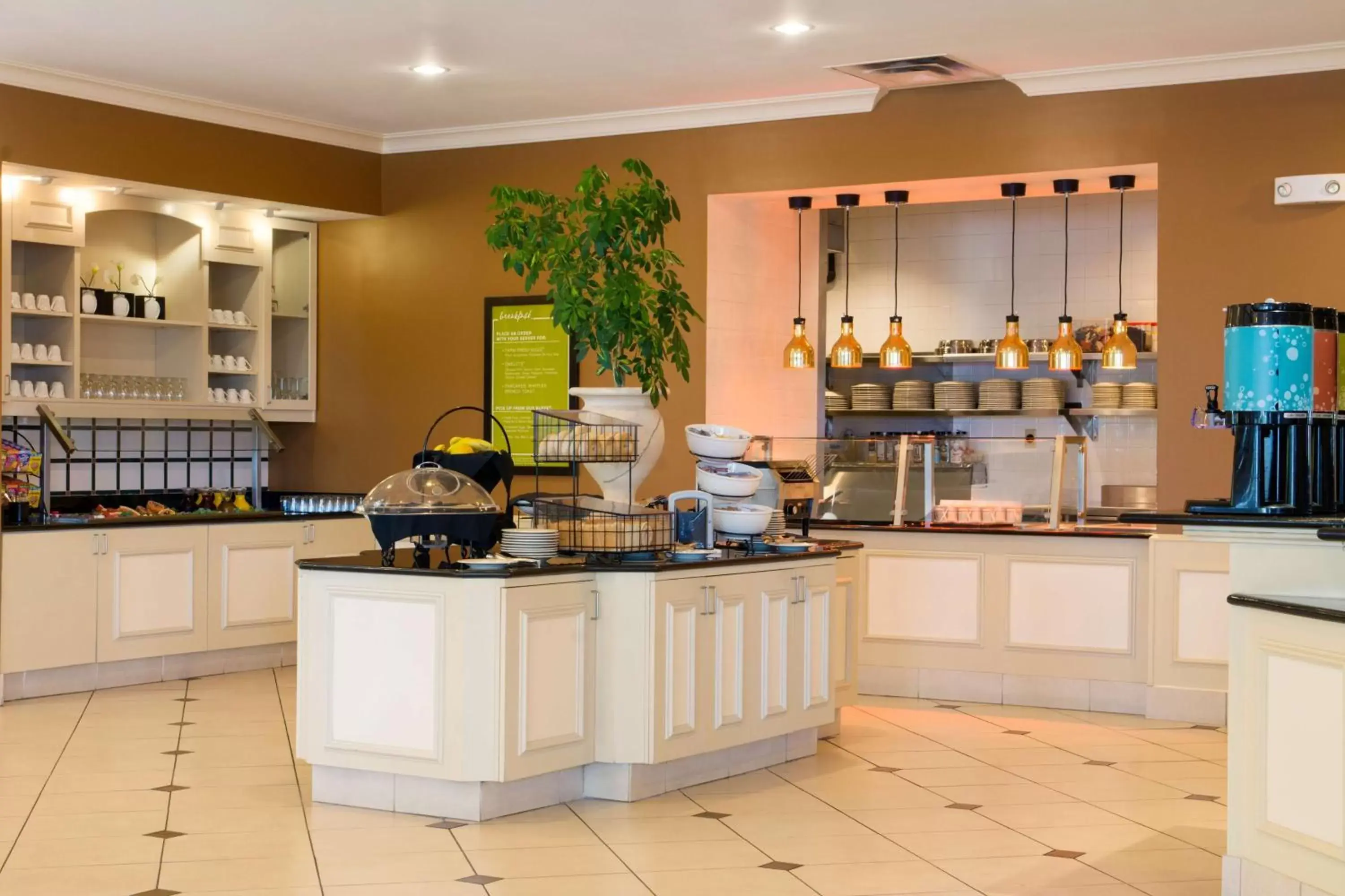 Dining area, Kitchen/Kitchenette in Hilton Garden Inn Cartersville