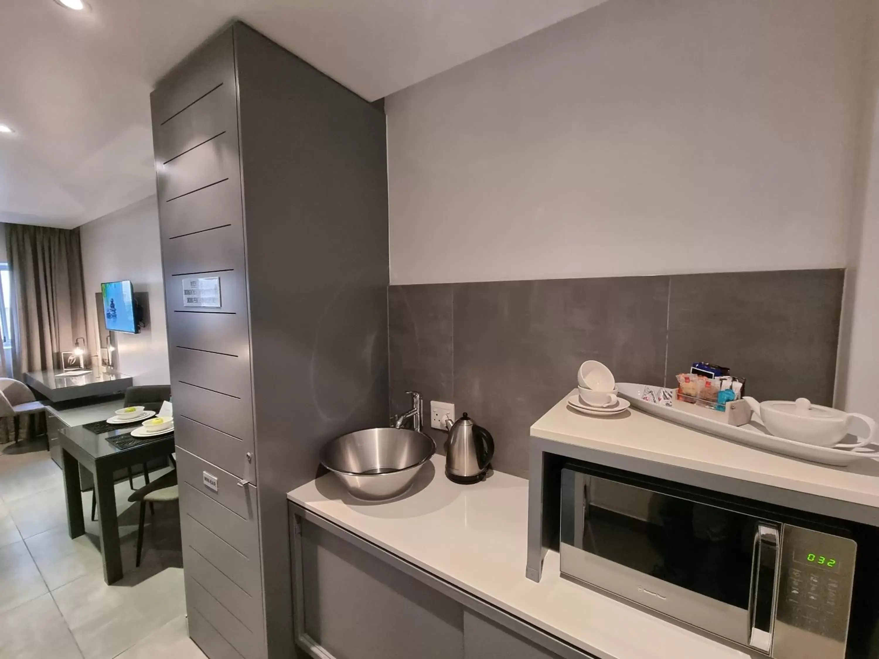 Kitchen or kitchenette, Kitchen/Kitchenette in Atlantic Affair Boutique Hotel