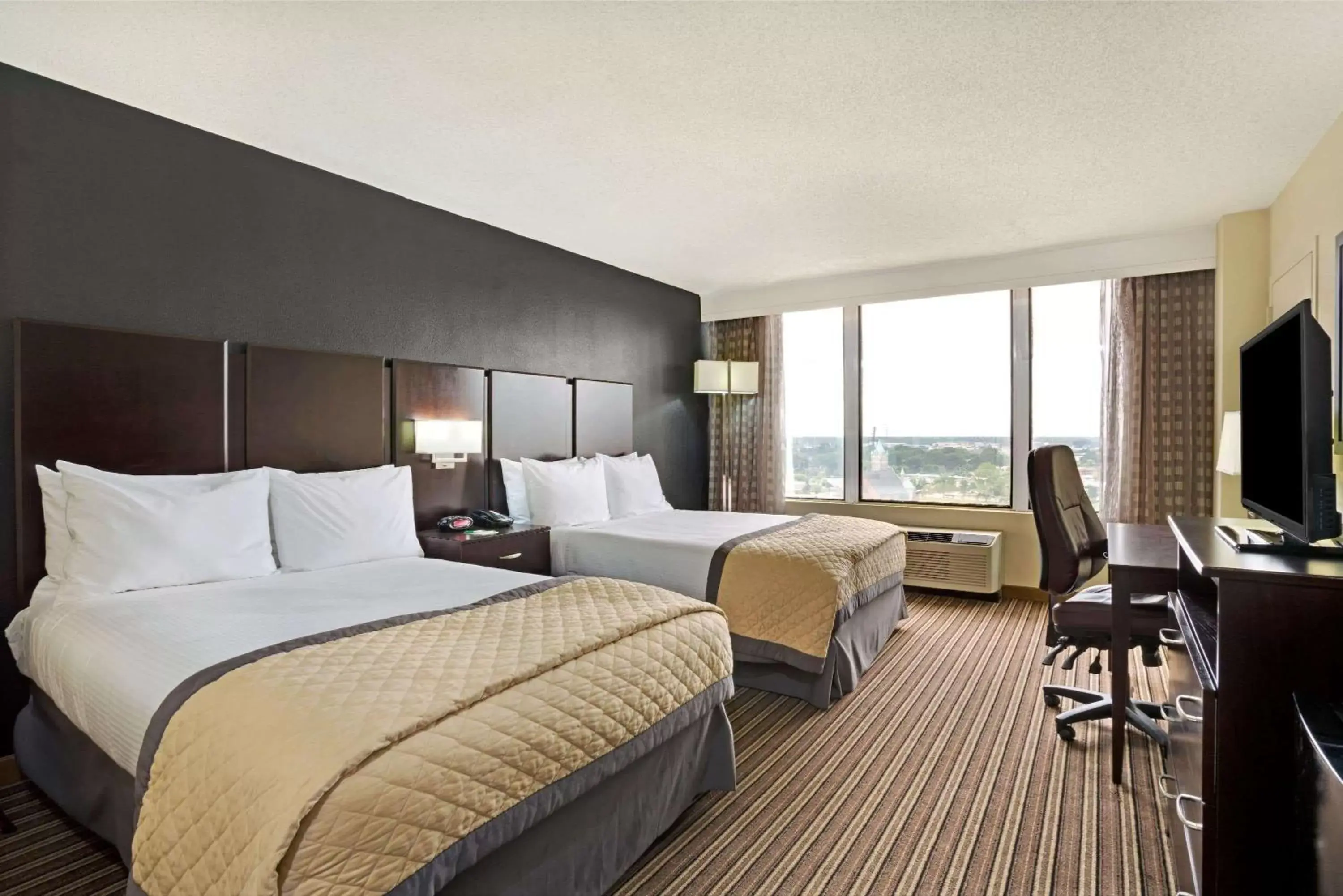 Photo of the whole room in Wyndham Garden Norfolk Downtown