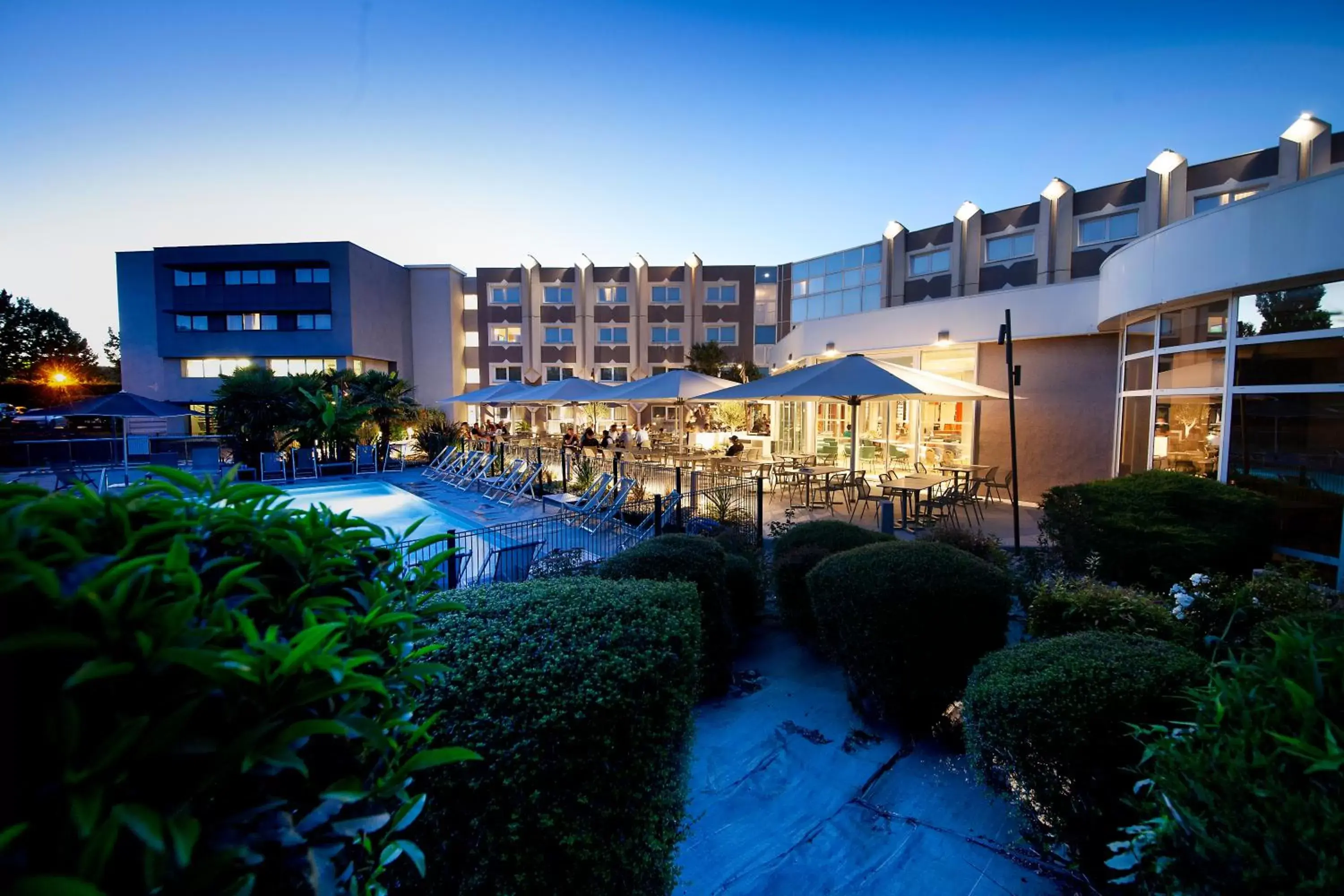 Property building, Swimming Pool in Novotel Clermont-Ferrand