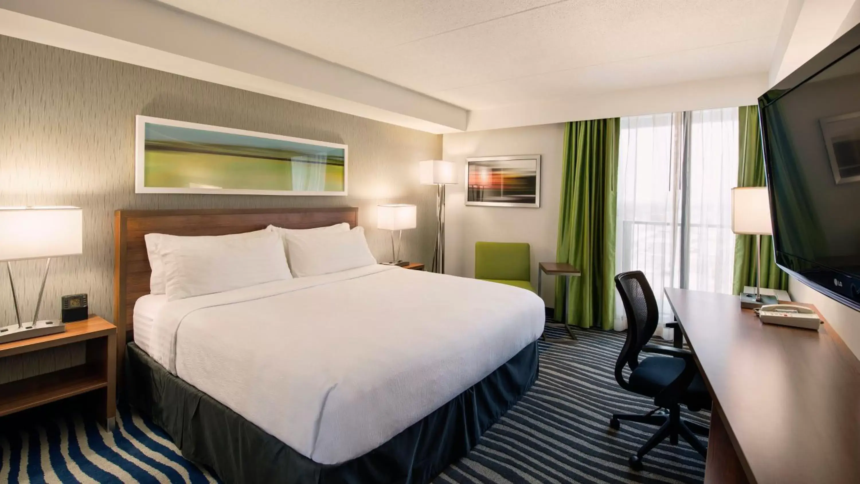 Photo of the whole room, Bed in Holiday Inn Winnipeg - Airport West, an IHG Hotel