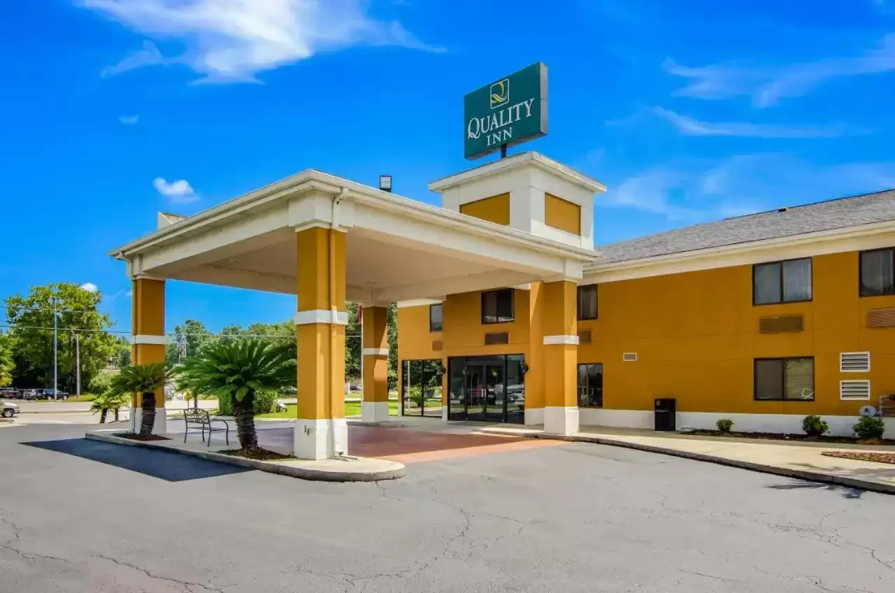 Property building in Quality Inn near University of Mobile Property building in Quality Inn near University of Mobile