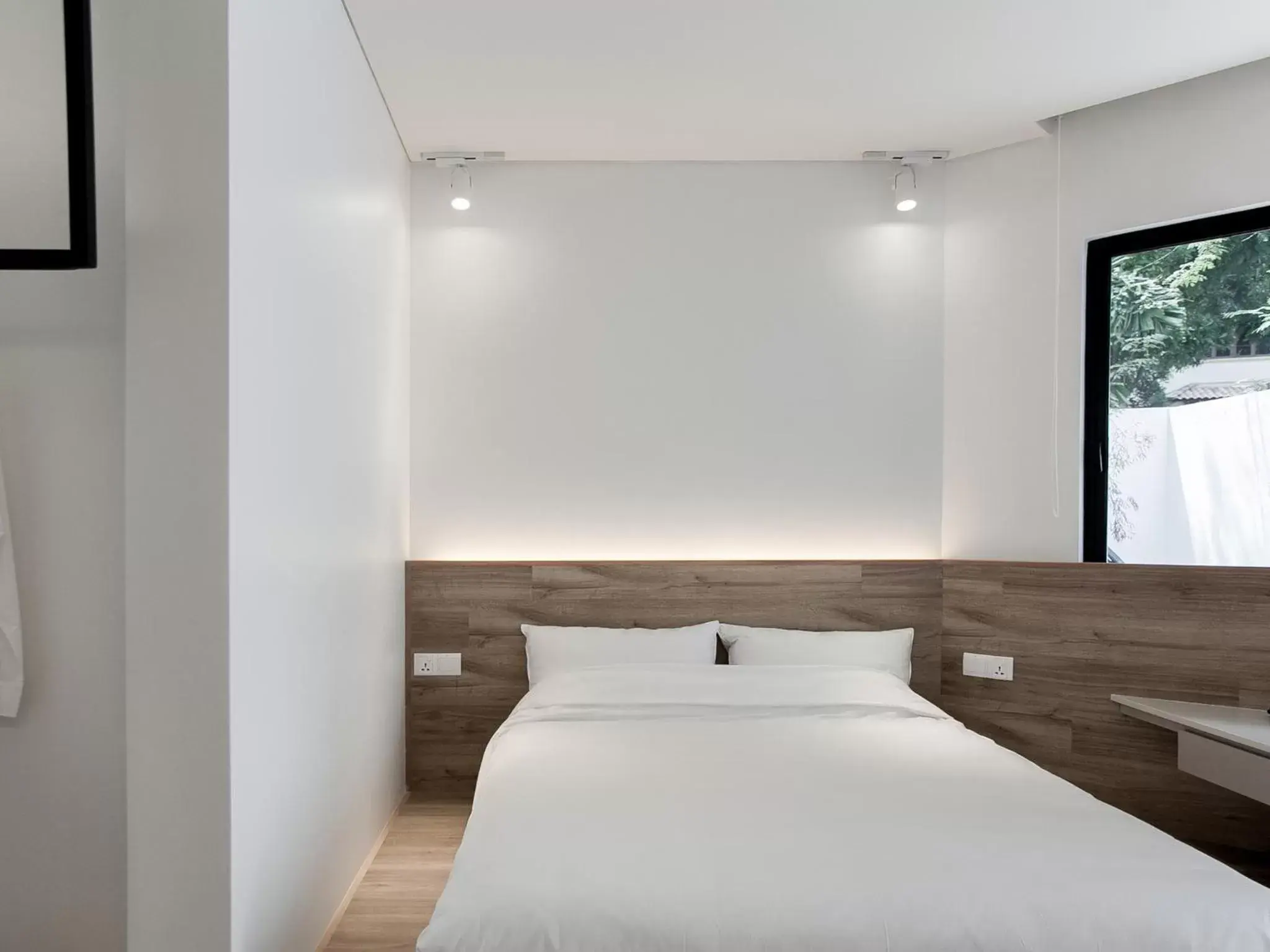 Bedroom, Bed in Lloyd's Inn Bedroom, Bed in Lloyd's Inn