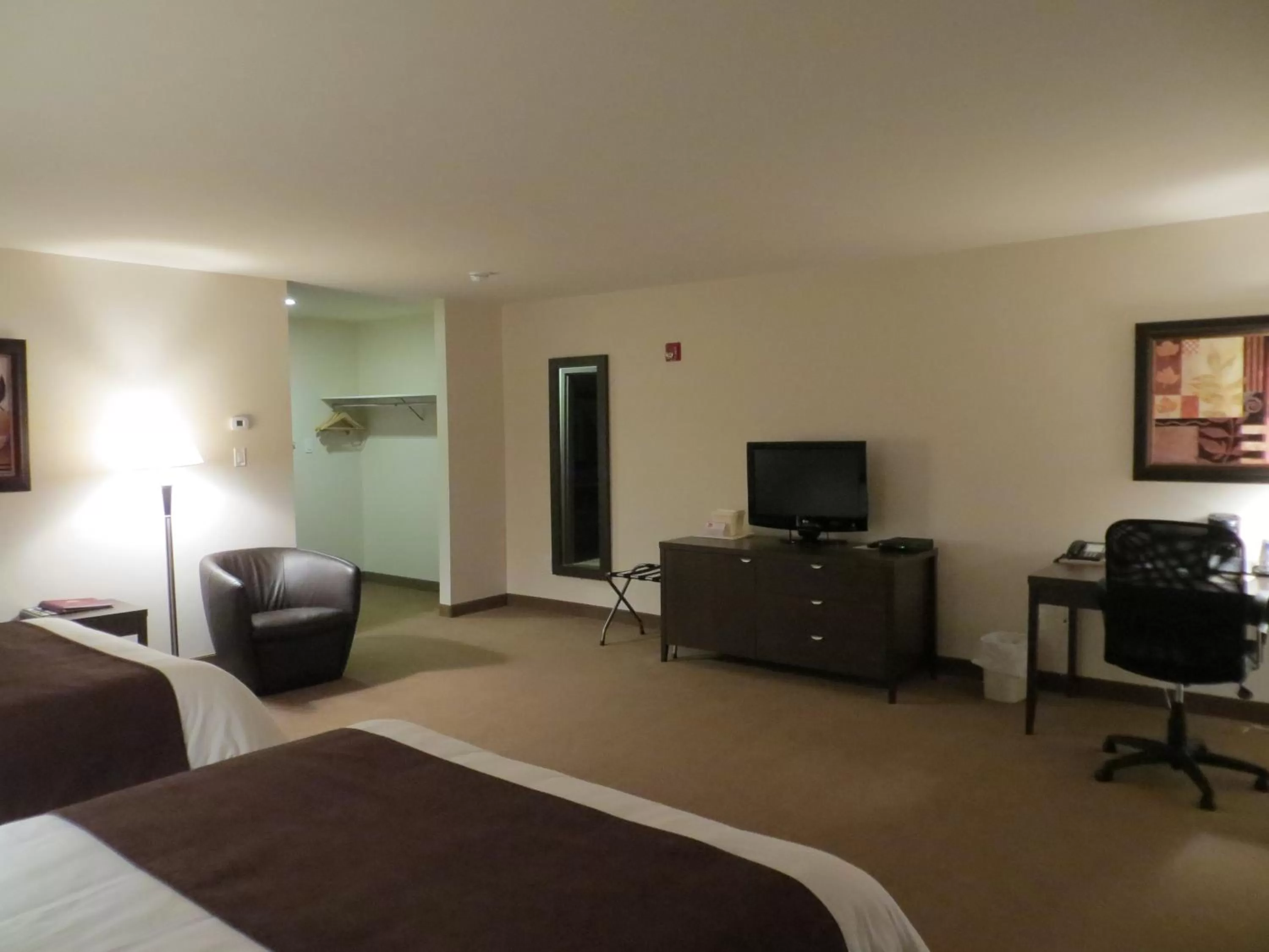 TV and multimedia, TV/Entertainment Center in Villegiature Deux Rivieres Resort