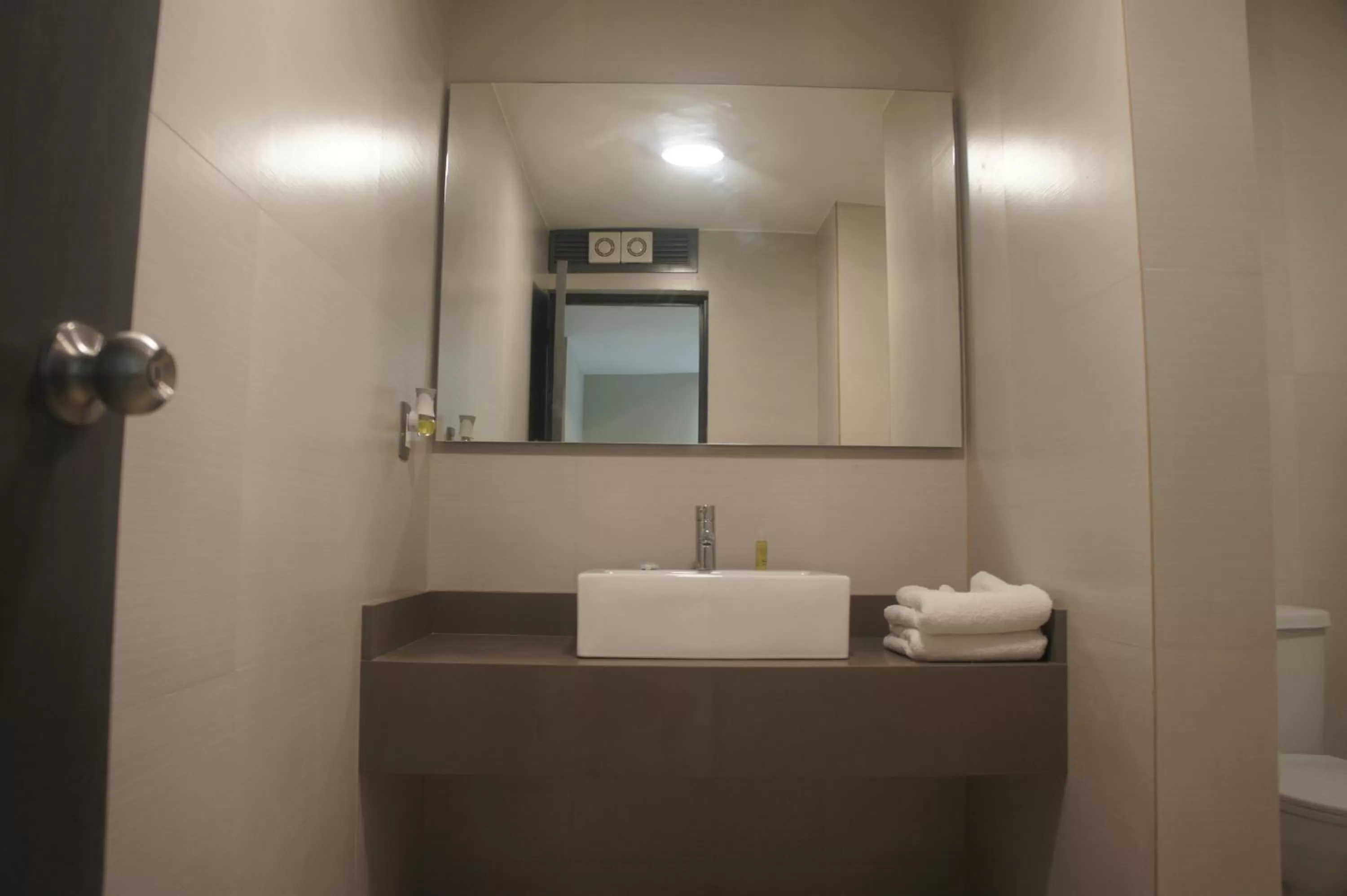 Bathroom in Suites San Luis