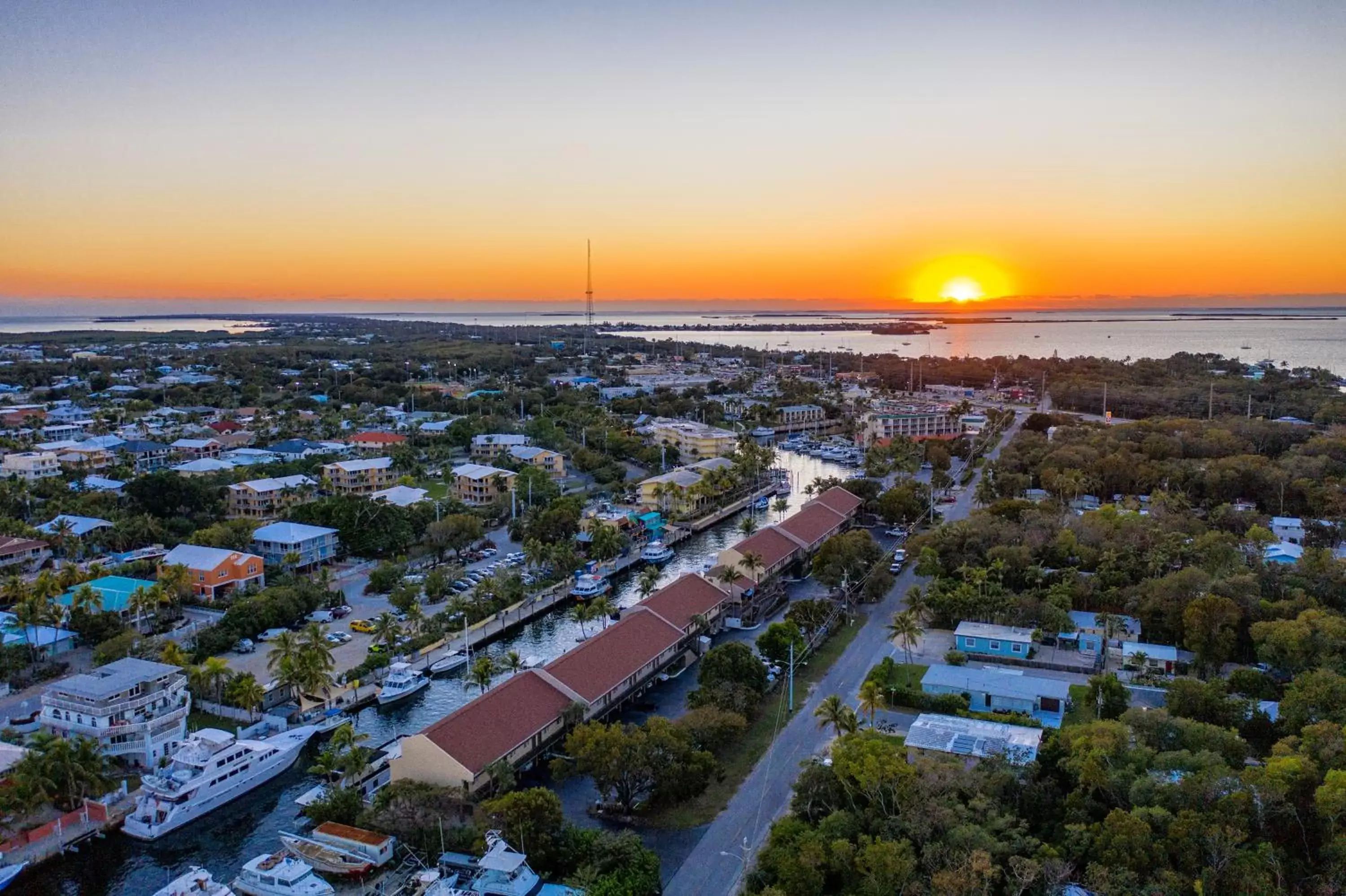 Bird's eye view, Bird's-eye View in Waterside Suites and Marina