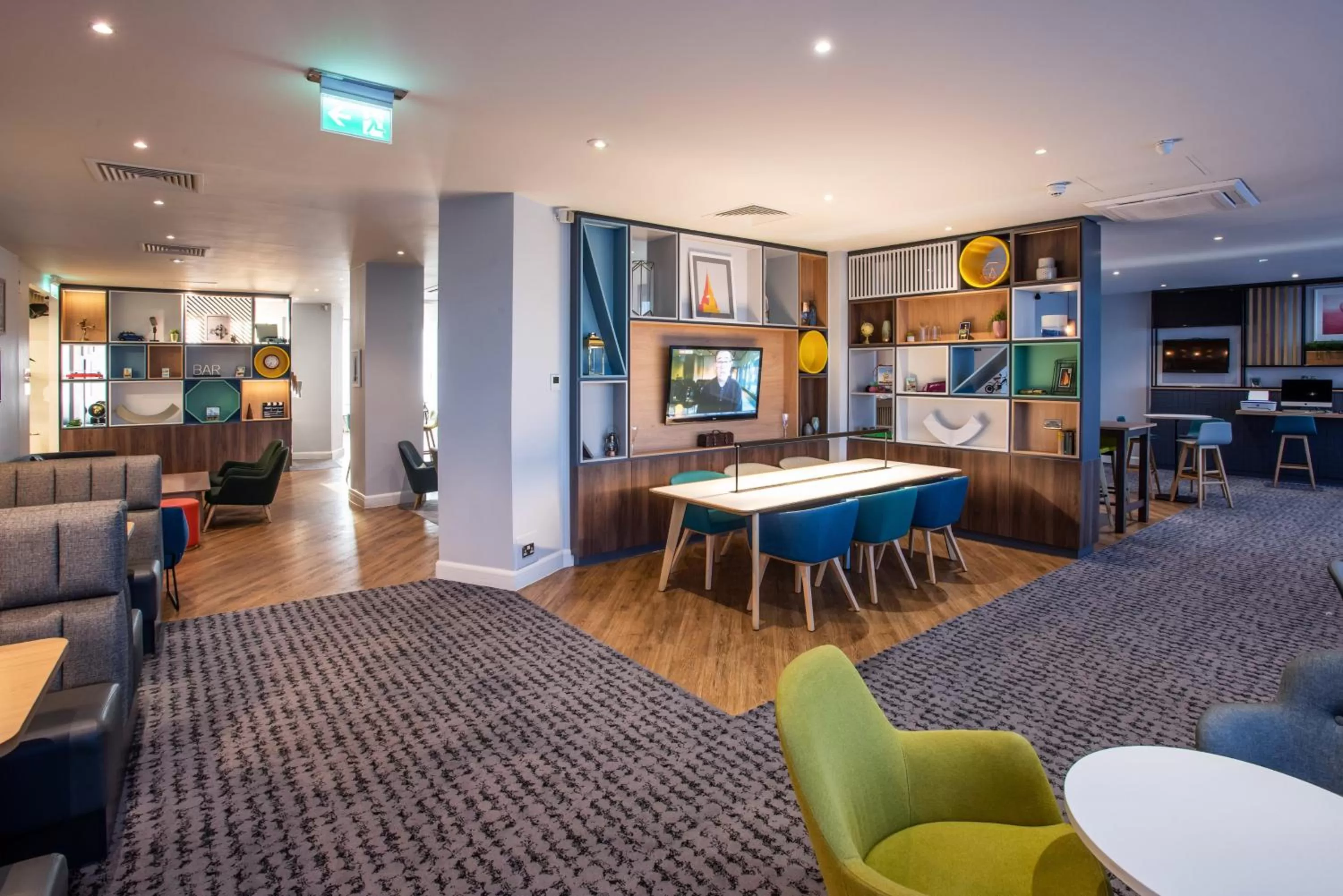 Lounge or bar in Holiday Inn Preston by IHG