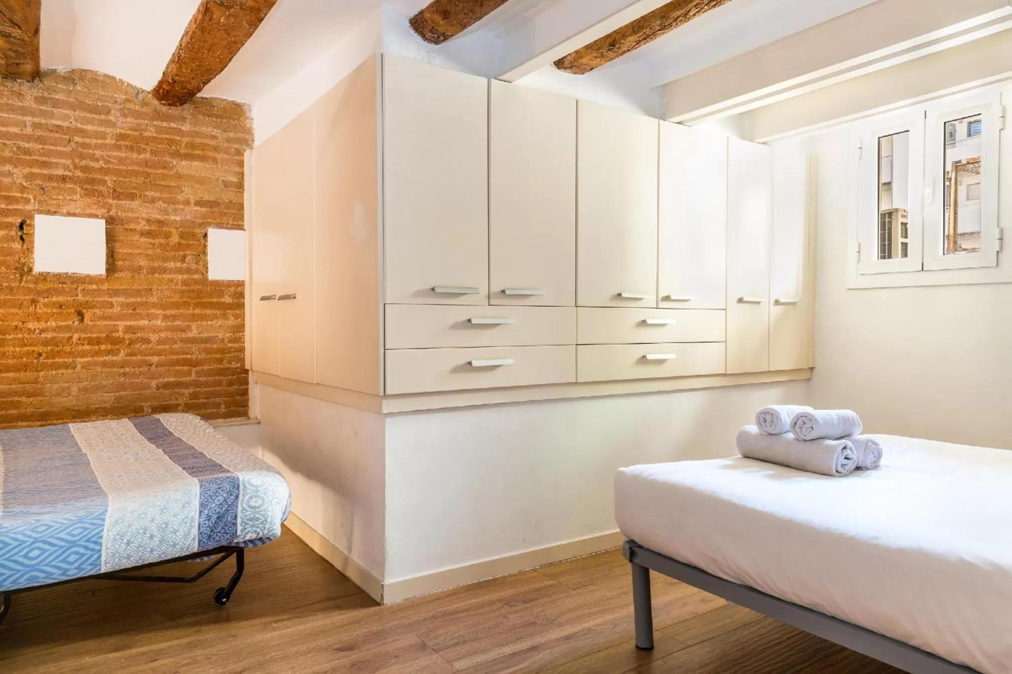 Bed in Fridays Flats Dreamy Duplex - Stylish Beach Loft