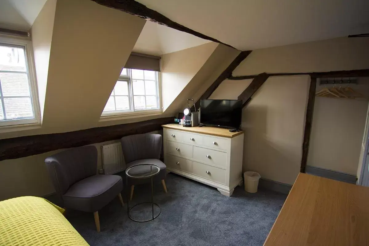 Seating area, TV/Entertainment Center in Church Inn