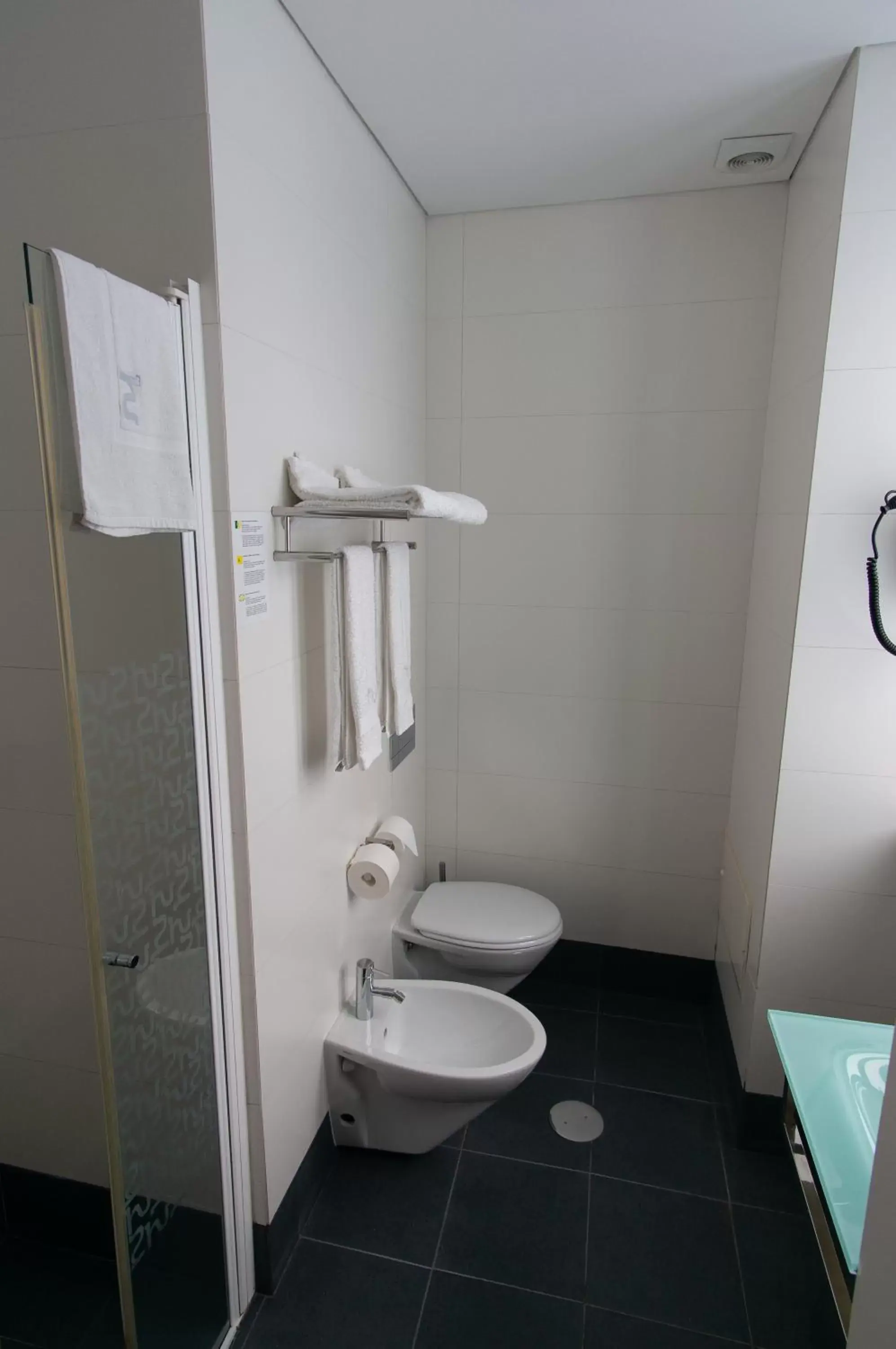 Toilet, Bathroom in Hotel Vitória
