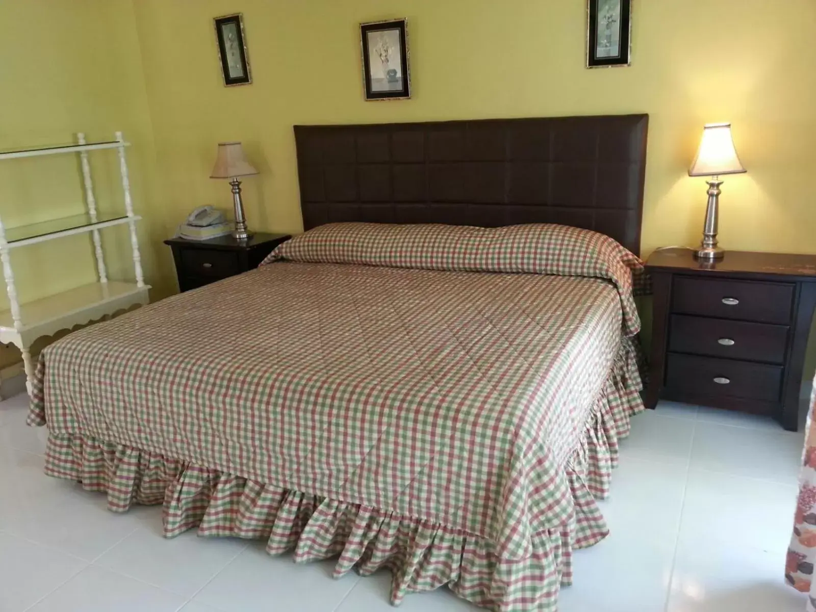 Bedroom, Bed in Negril Beach Club Condos